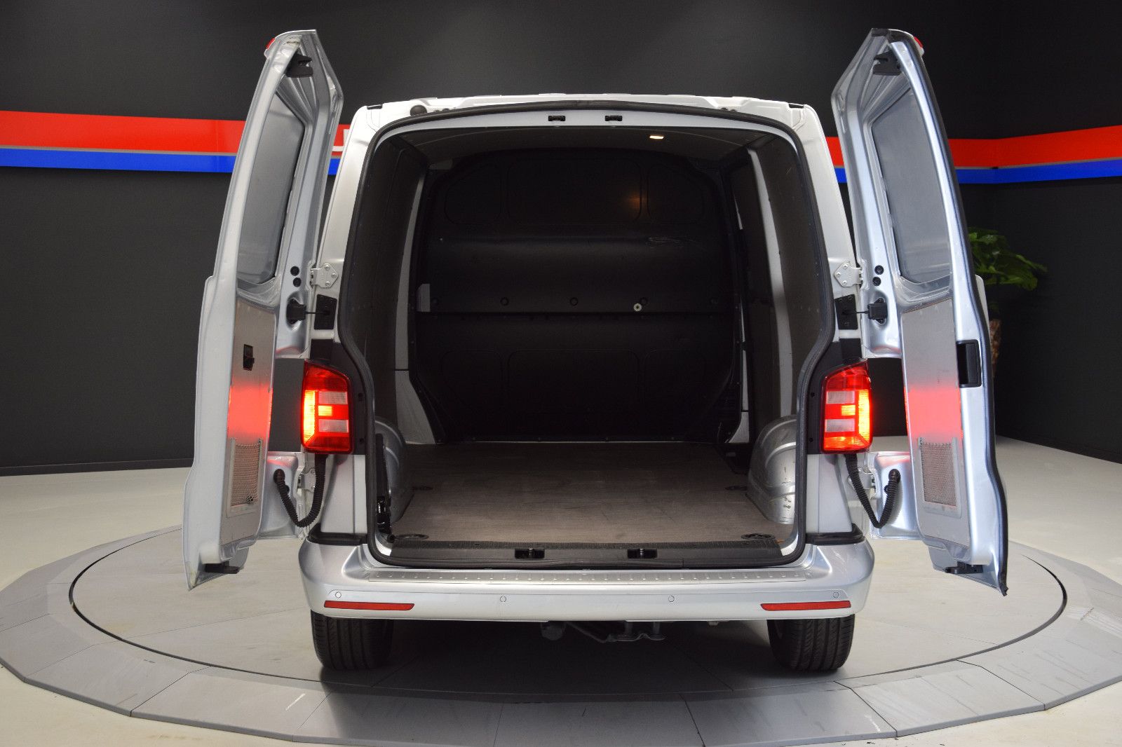 Fahrzeugabbildung Volkswagen T6 Transporter Kasten lang DSG 4Motion LED AHK