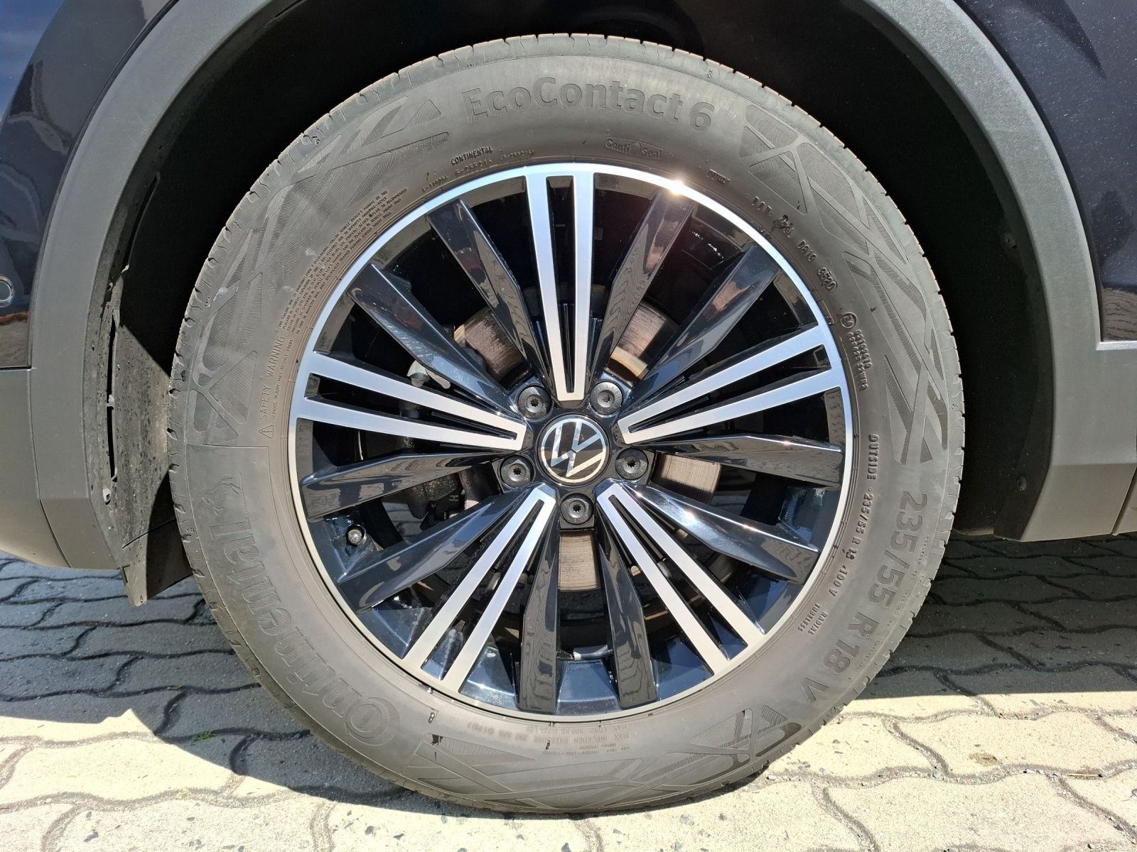 Fahrzeugabbildung Volkswagen Tiguan TDI Elegance 4M STH Matrix AHK Navi AID A