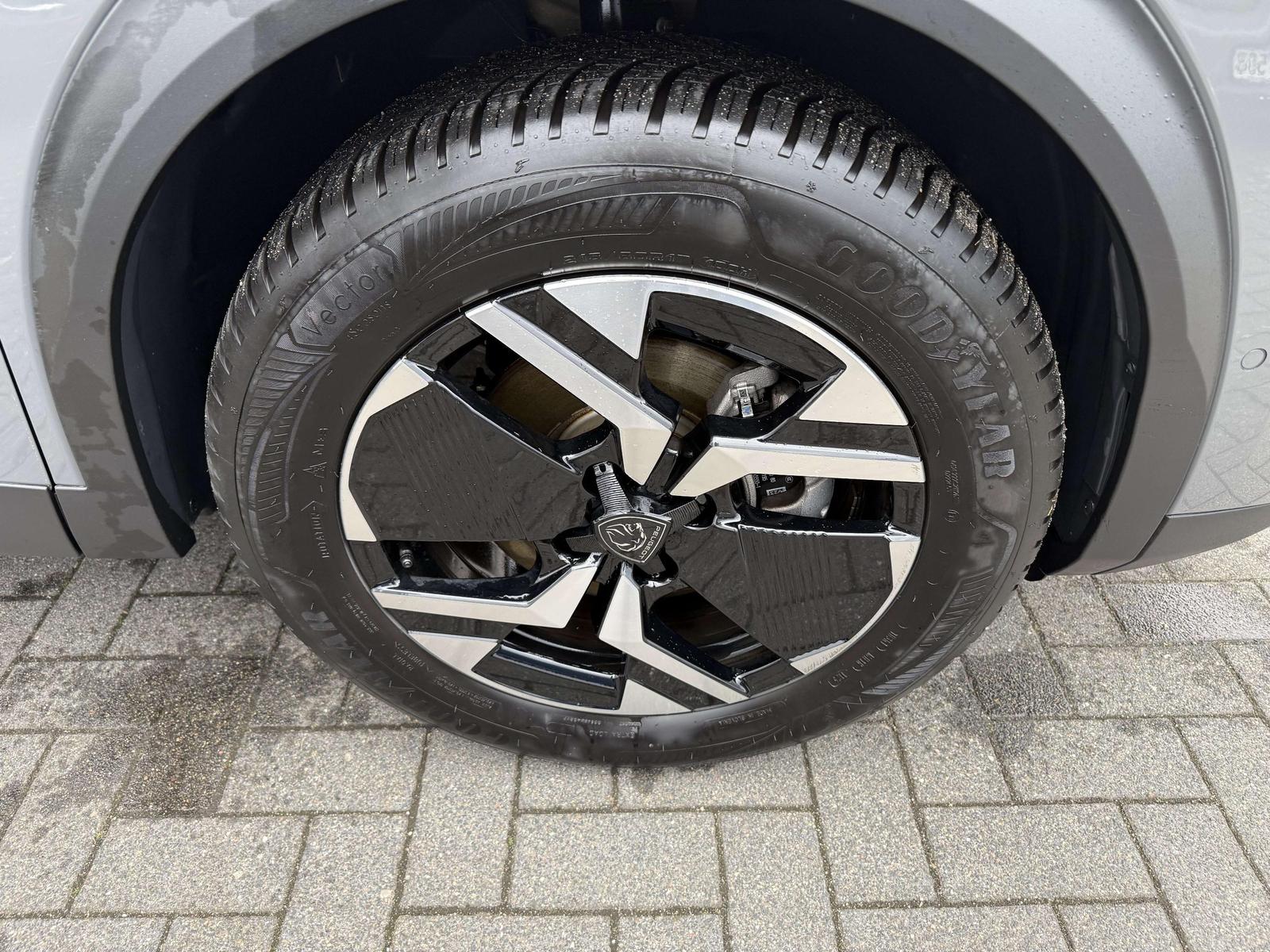 Peugeot 2008 Hybrid 145 GT