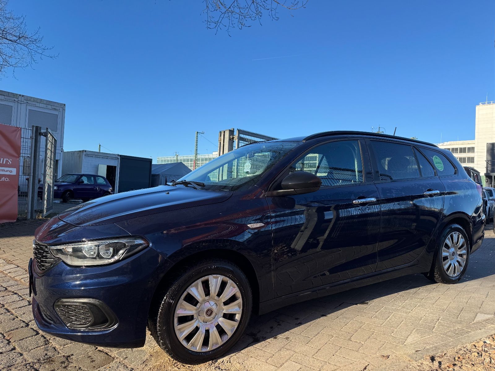 Fahrzeugabbildung Fiat Tipo 1.4 Easy*TEMPO*LED*KLIMA*SHZ*PDC*BT*DAB