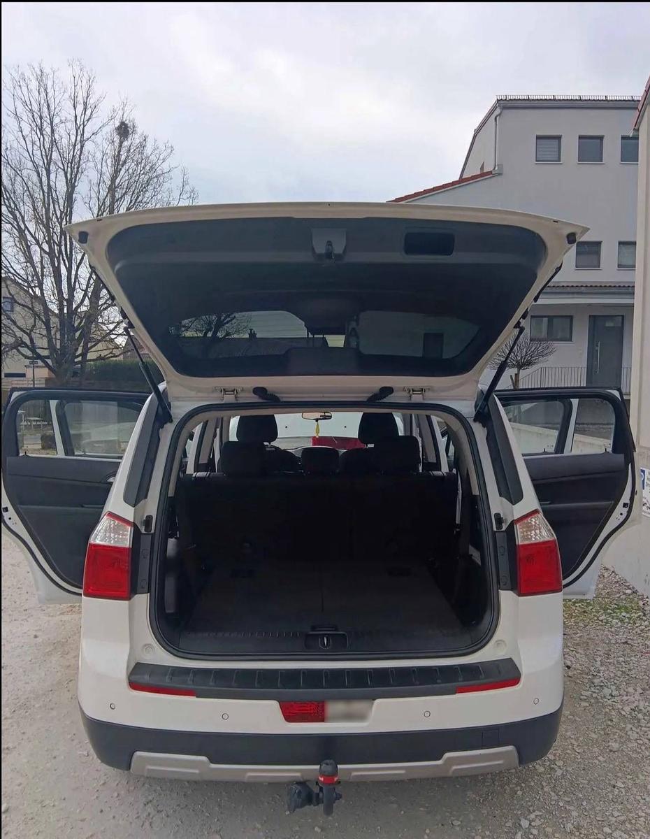 Chevrolet Orlando 2013 — interior