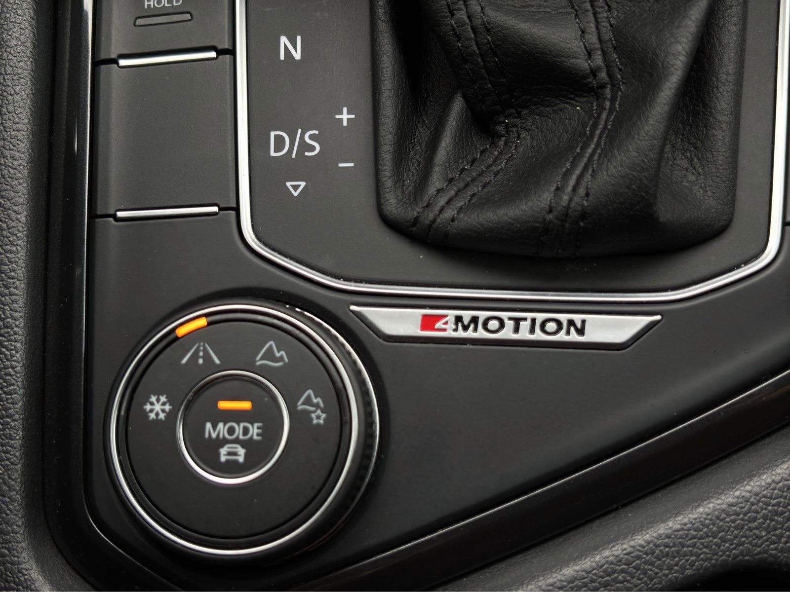 Fahrzeugabbildung Volkswagen Tiguan R-Line 4Motion*Sportauspuff*Dig.Cock*AHK*