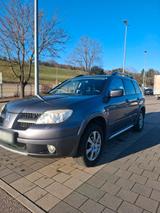 Mitsubishi outlander Top Zustand allrad ... - Mitsubishi Outlander Top mit Benzin-Antrieb