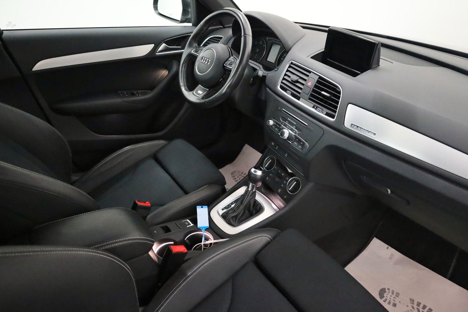 Fahrzeugabbildung Audi Q3 quattro S Line T.Leder,Navi,Xenon,SH,PDC,AHK