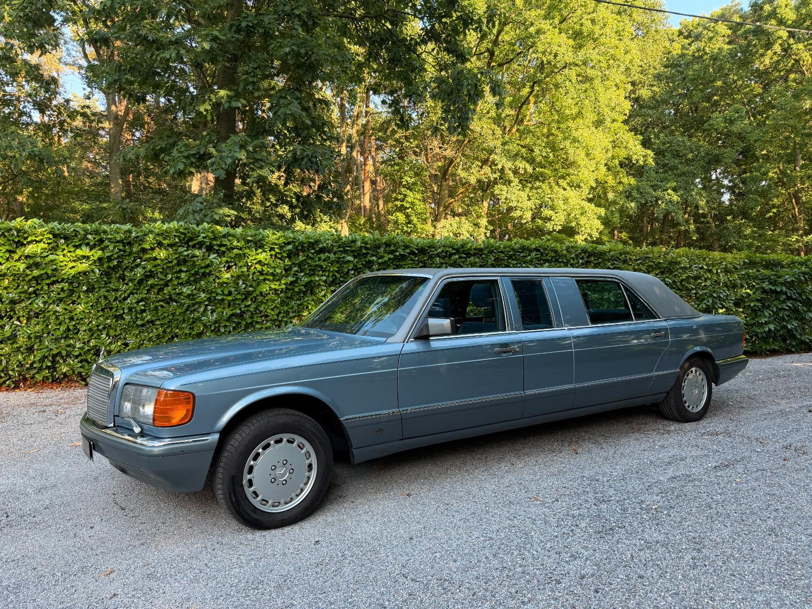Mercedes-Benz 300 SEL Stretch Limousine