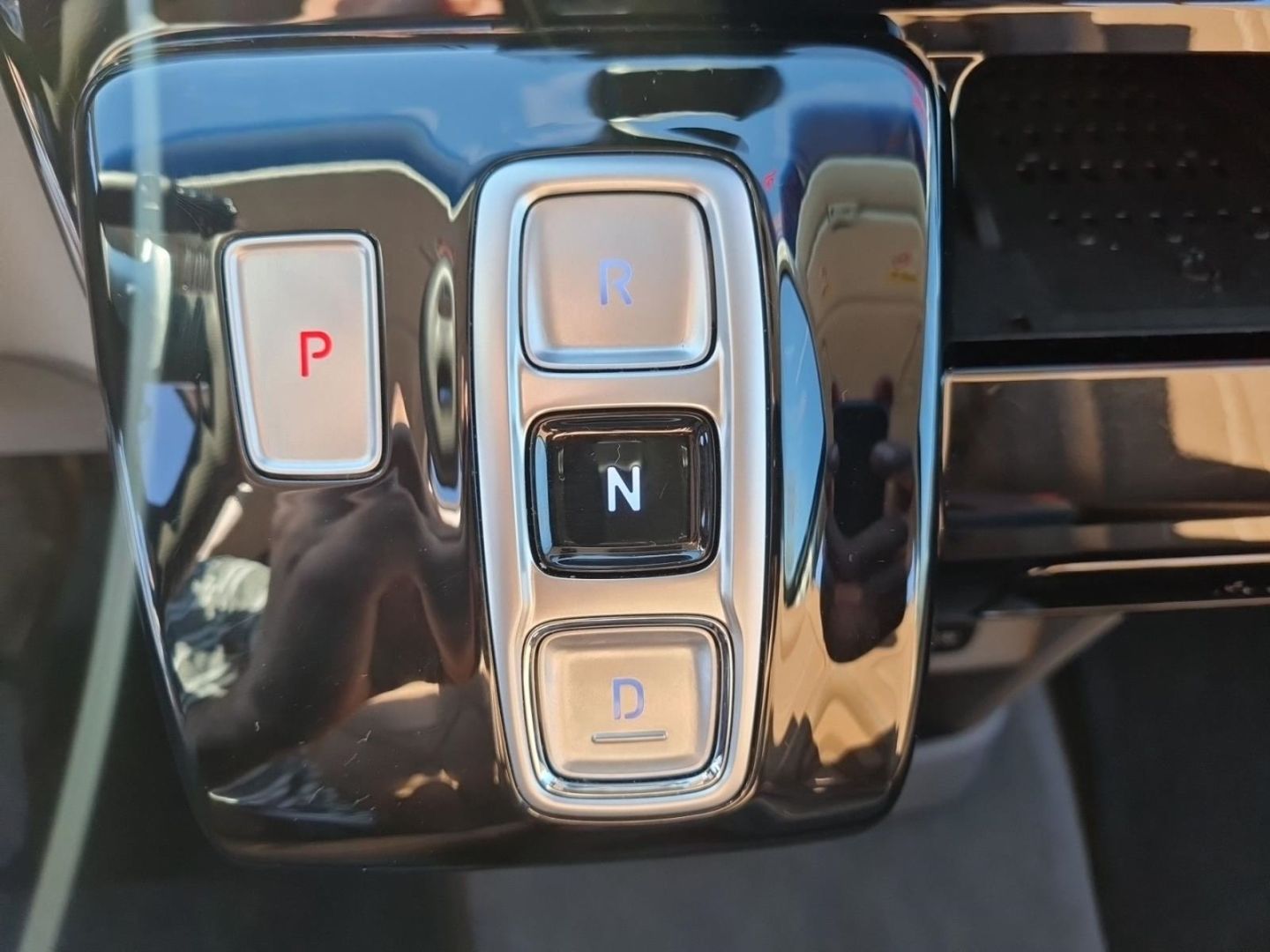 Fahrzeugabbildung Hyundai STARIA Signature 2.2 CRDi 7-Sitzer BOSE+AHK+360°