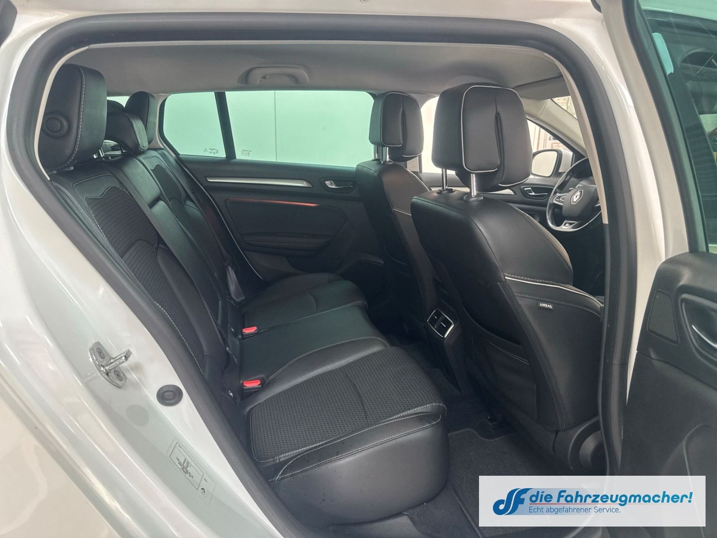 Fahrzeugabbildung Renault Megane IV Grandtour BOSE-Edition 1.2 TCe 130 Ene