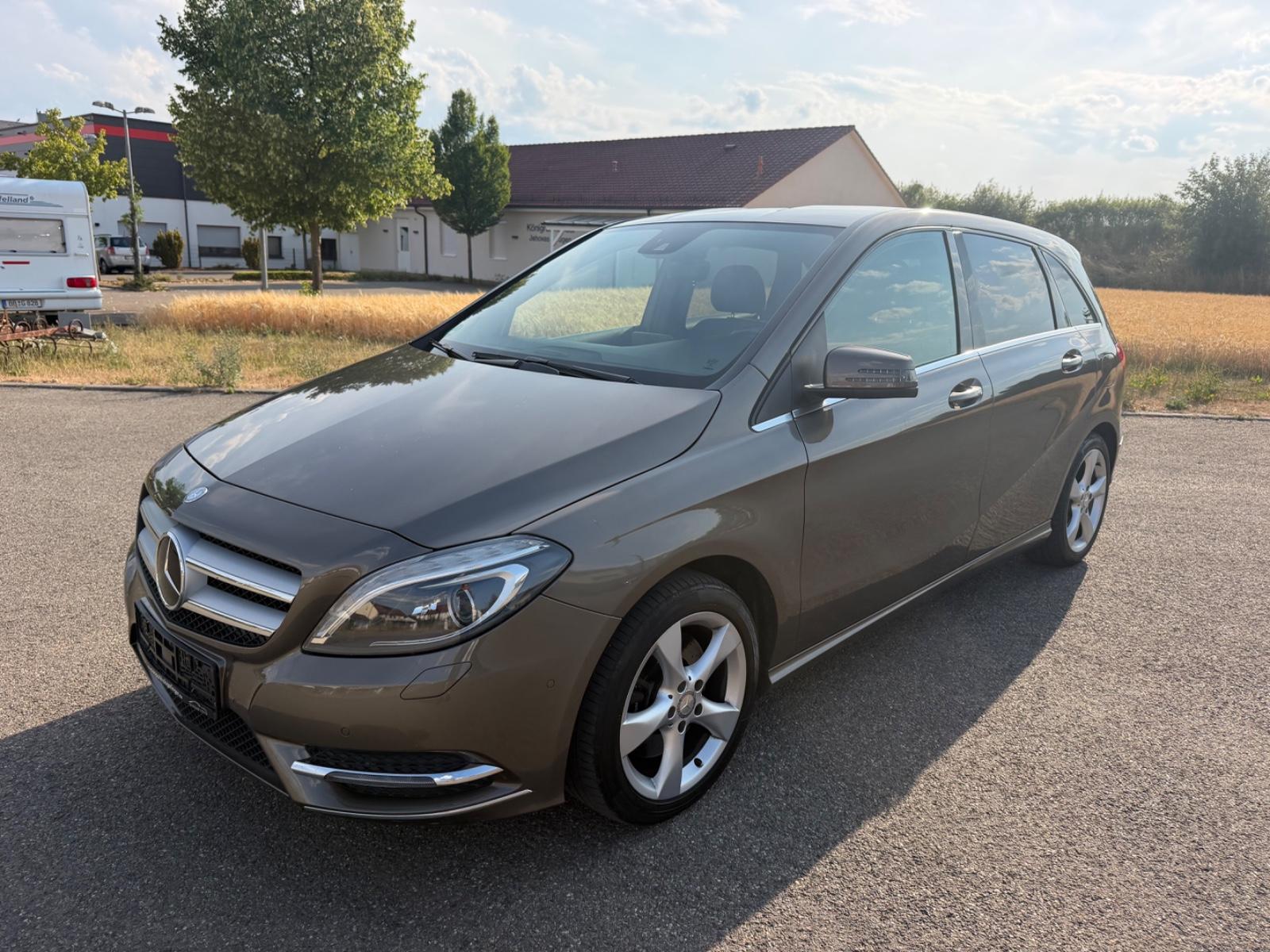 Mercedes-Benz B 220 4Matic*AUTOM*NAVI*LEDER*BI-XEN*RÜCKFAHR*
