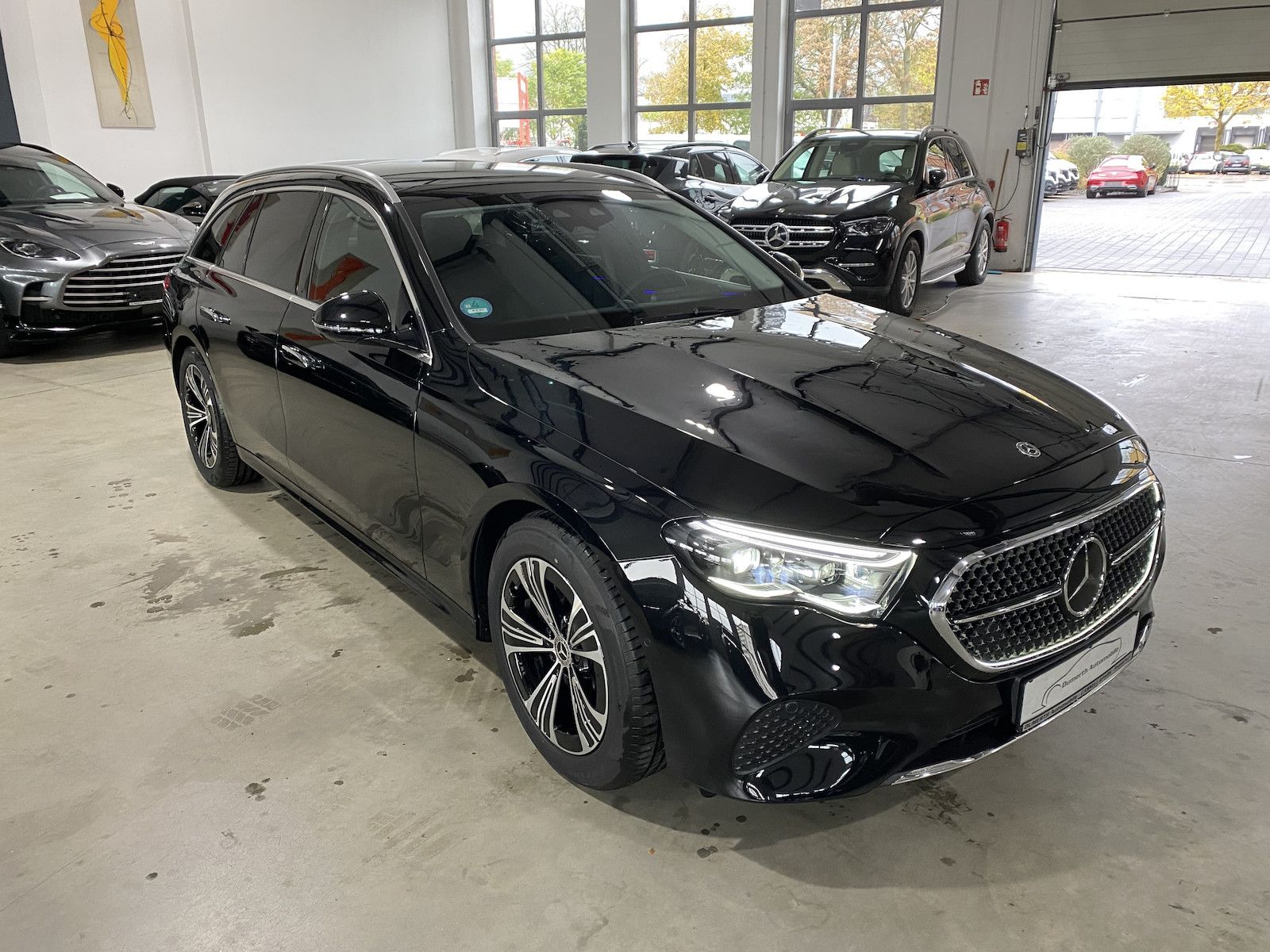 Fahrzeugabbildung Mercedes-Benz E 220 d T 4M Exclusiv/HYPER/PANO/Leder/Pano/DIS/