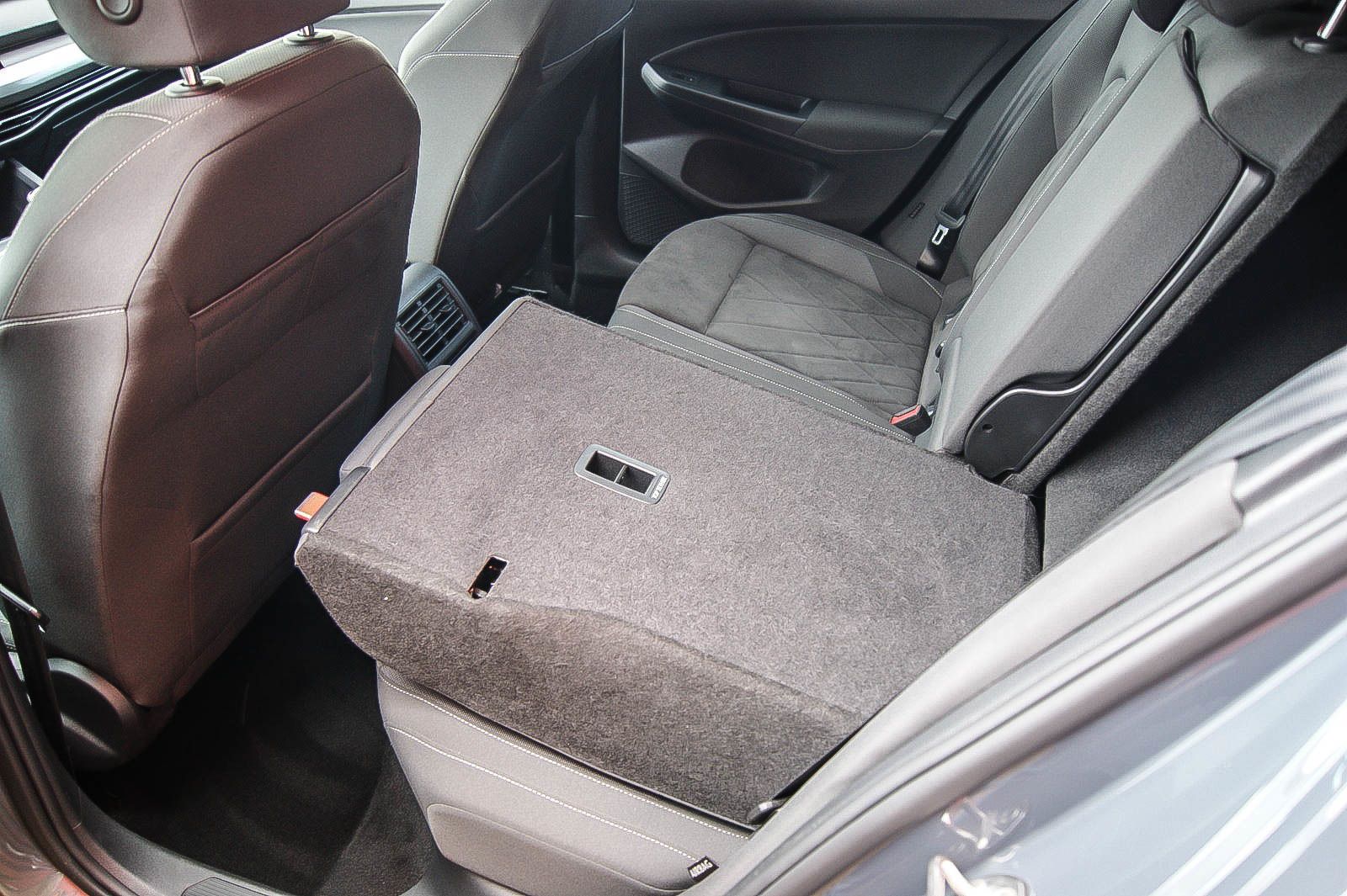 Fahrzeugabbildung Volkswagen Golf VIII 1.5 TSI ''1st EDITION'' PANORAMA VIRTU