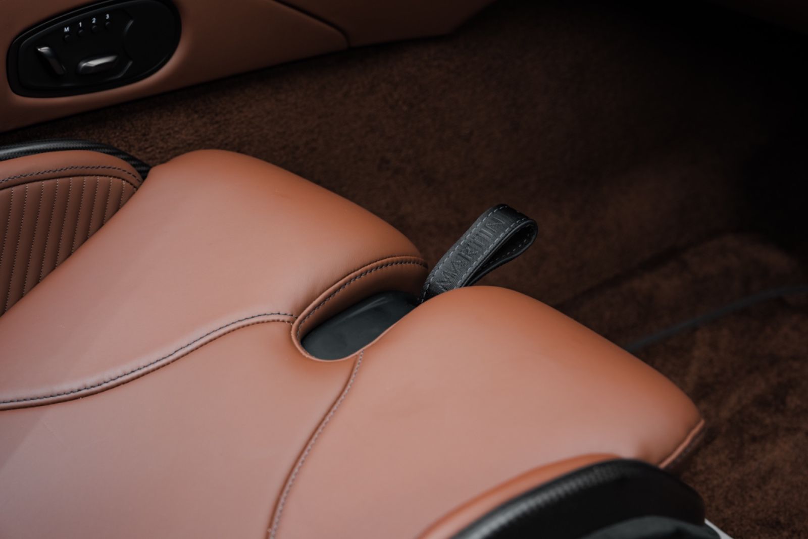 Fahrzeugabbildung Aston Martin DBS 770 Ultimate Volante 1 OF 199/CARBON/BUCKET