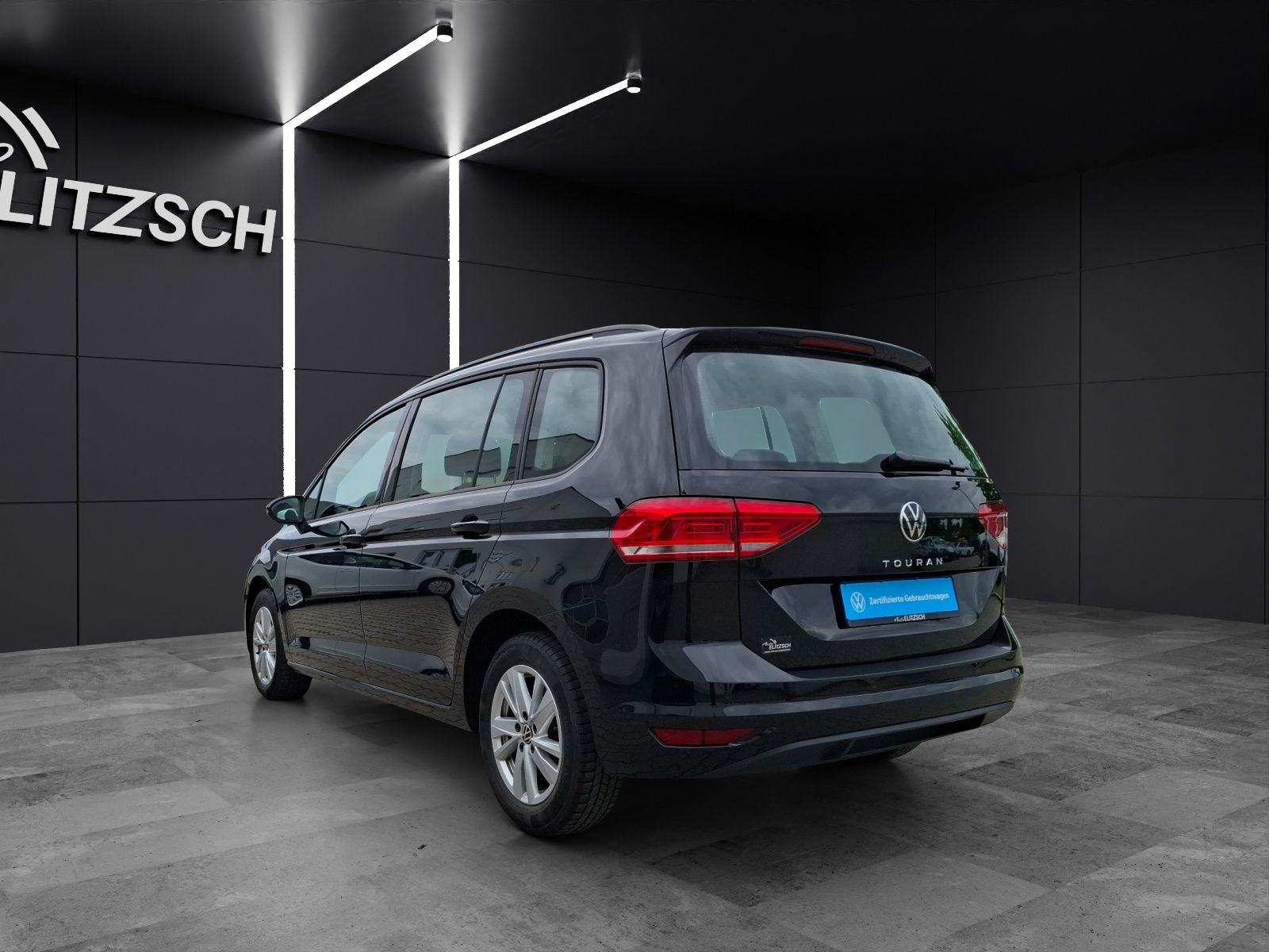 Fahrzeugabbildung Volkswagen Touran TSI Comfortline 7-Si Navi AID ACC PDC SH
