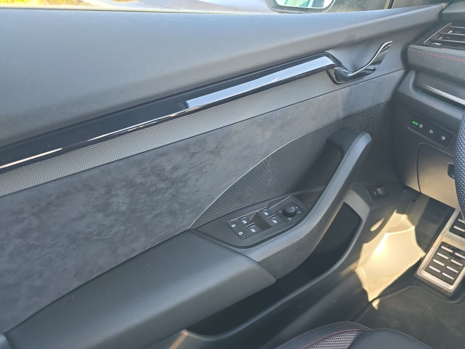 Fahrzeugabbildung SKODA Octavia Combi RS 4x4 2.0 TDI DSG ACC AHK RFK