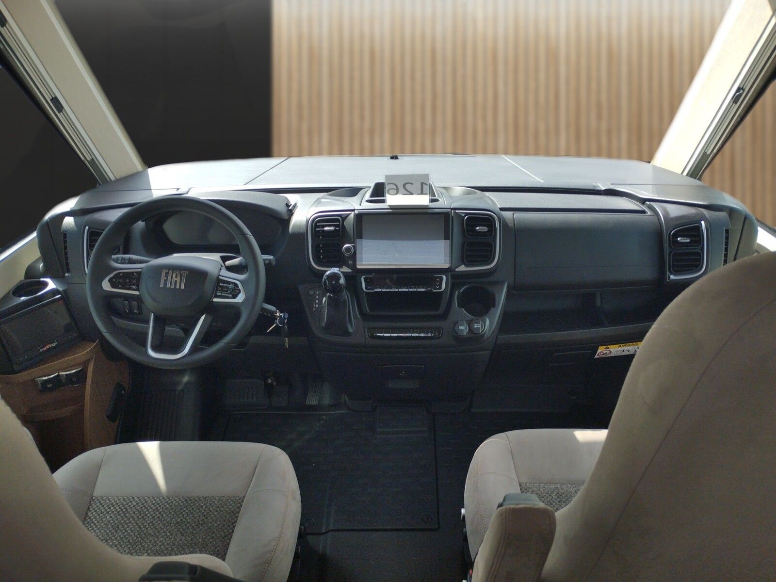 Fahrzeugabbildung Carthago c-compactline I 138 DB Fiat, Navi, Chassis-Plus