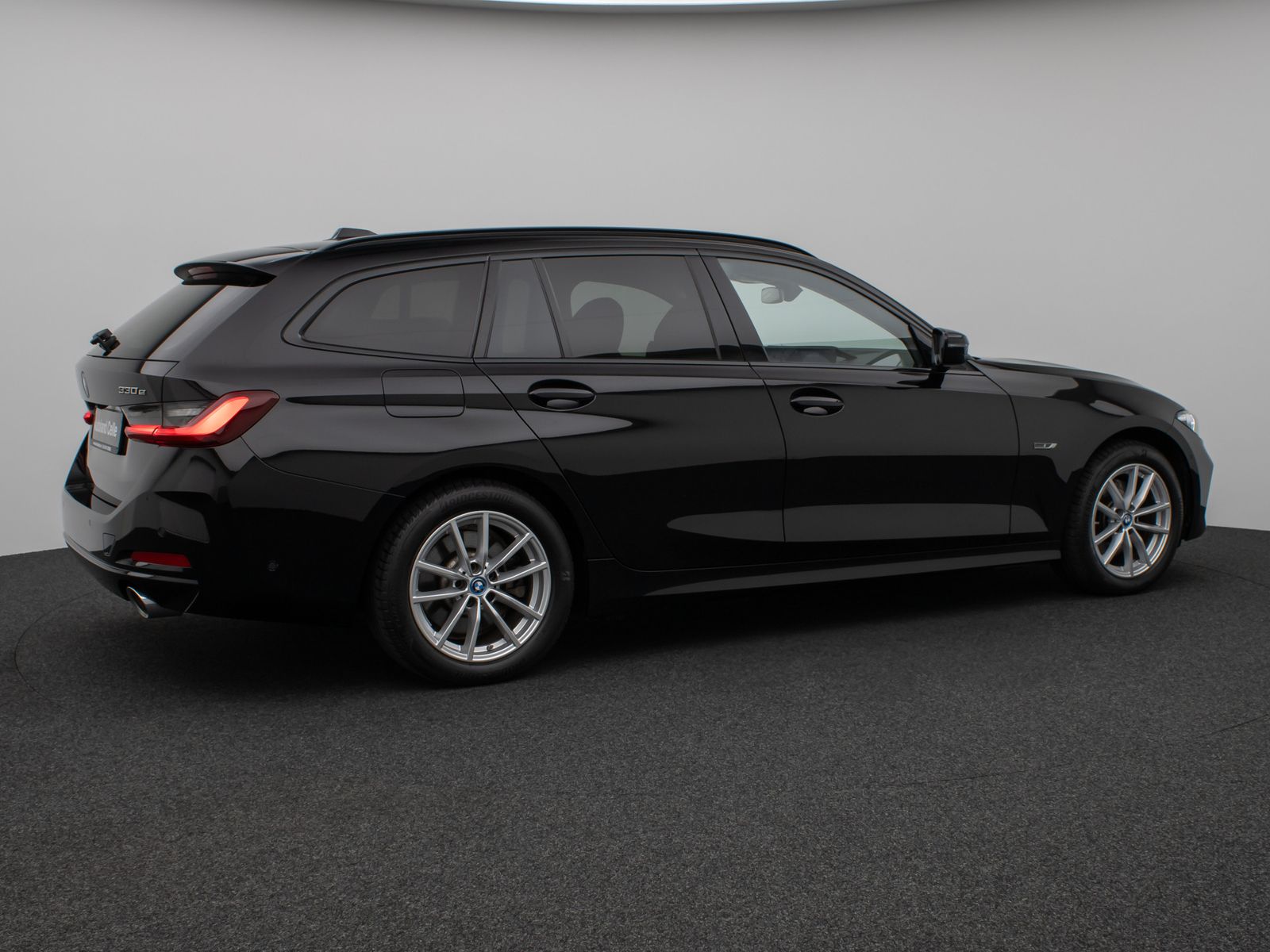 Fahrzeugabbildung BMW 330e xD Panoram Kamera HUD DAB H/K Stop&Go Sport