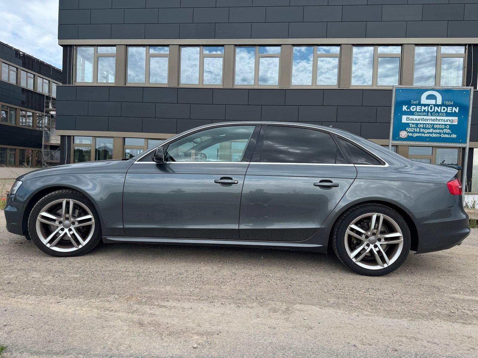 AUDI Audi A4 S-line