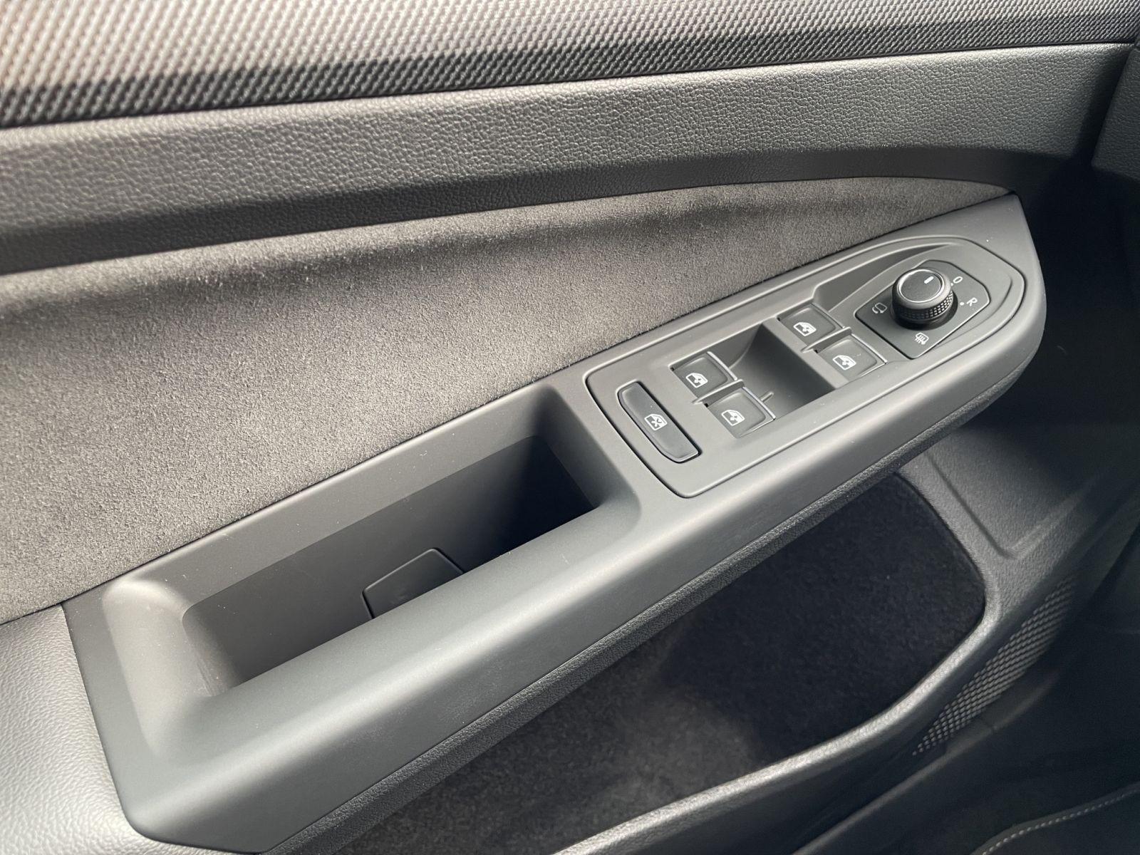 Volkswagen Golf VIII 1.5 eTSI 7-Gang DSG R-Line AHK, миниатюра 24
