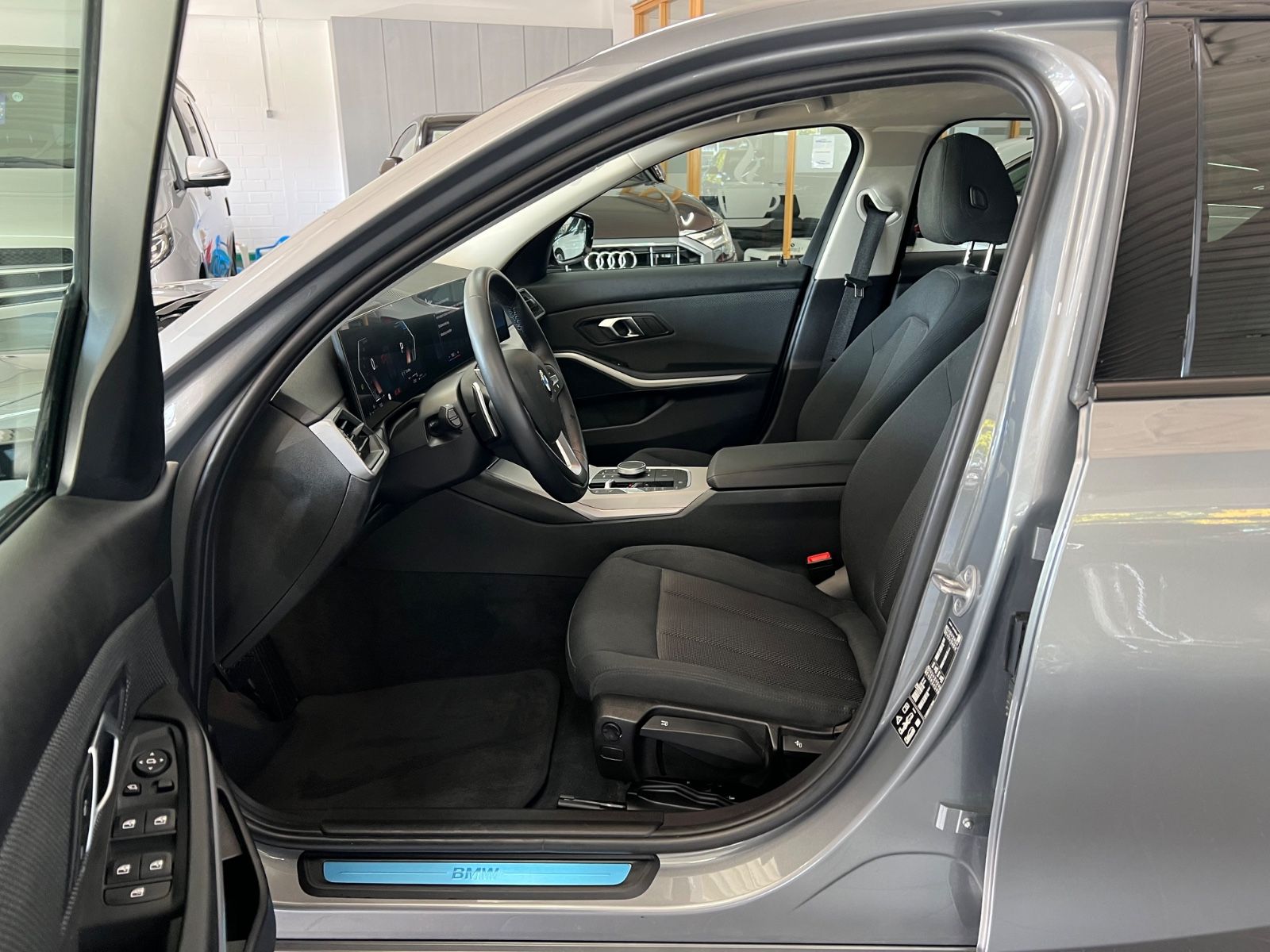 BMW 320d Lim. x Drive AHK+Driving Assist foto 20