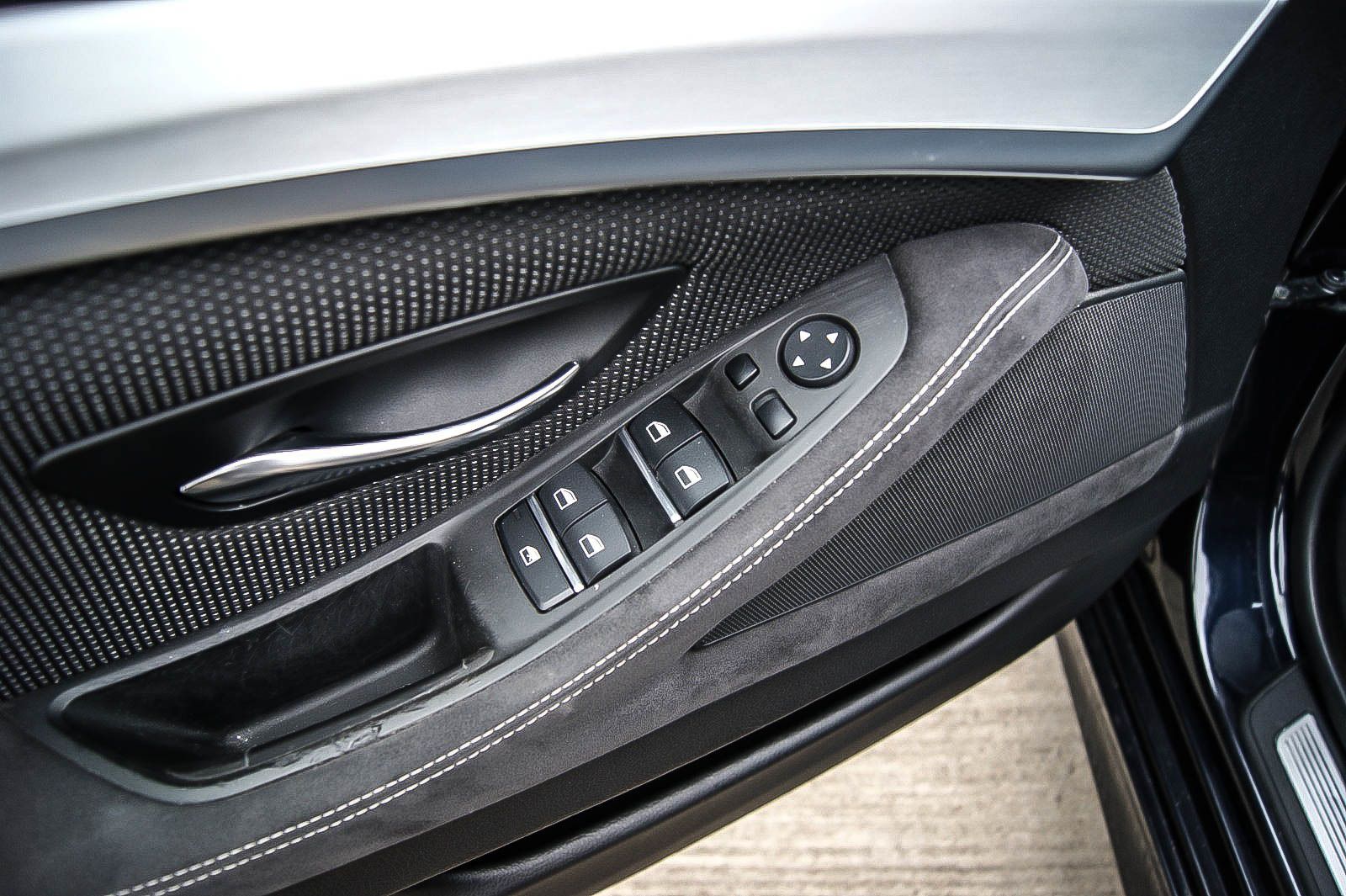 Fahrzeugabbildung BMW 525 d xDrive M-Sport SPORTPAKET SCHIEBEDACH STHZ