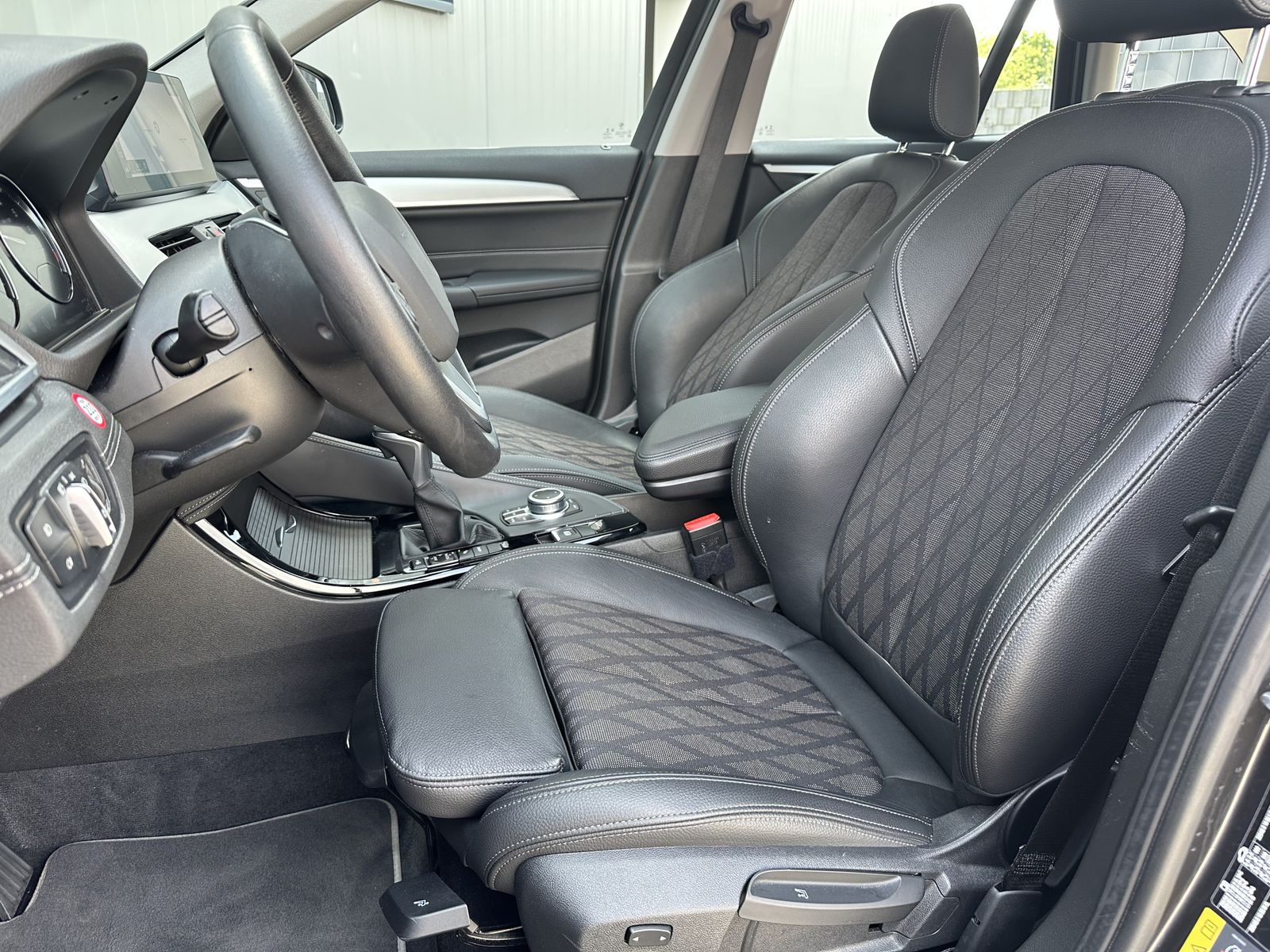 Fahrzeugabbildung BMW X1 xDrive25e xLine NAV+LED+KAMERA+HIFI+ACC+HUD