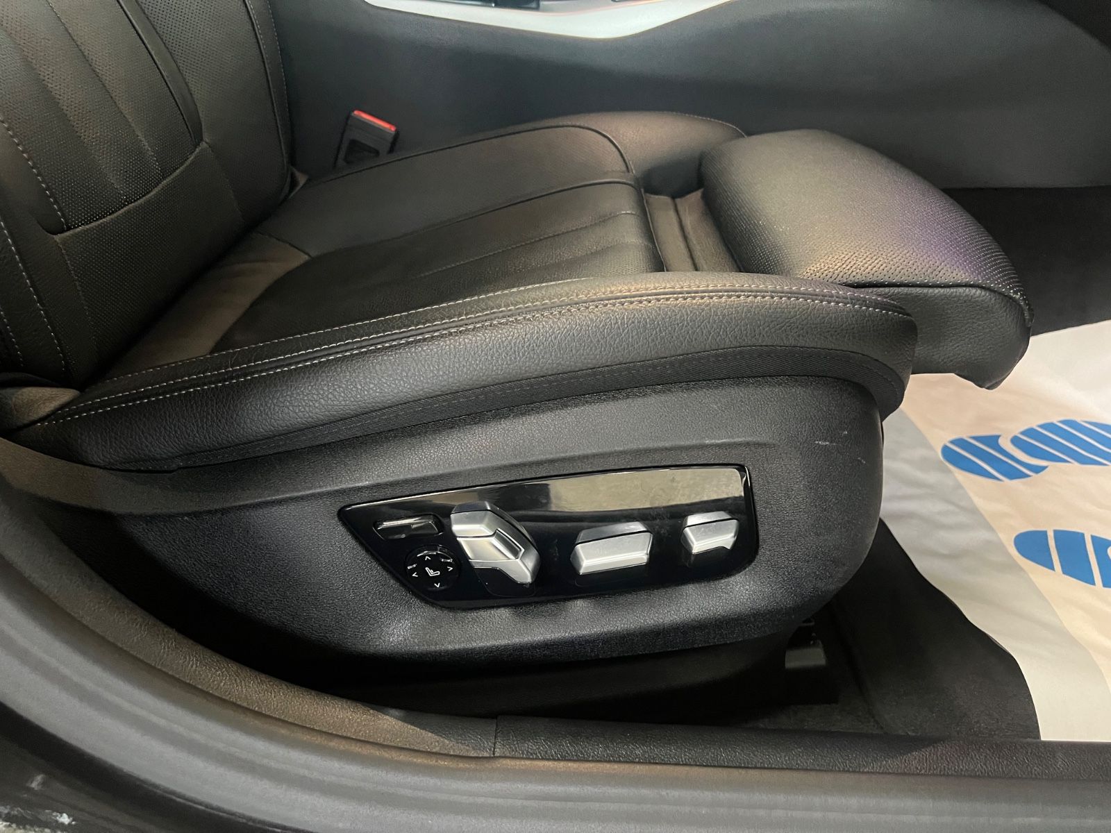 Fahrzeugabbildung BMW 520 d Lim. Mild Hybrid *SITZHEIZUNG & BELÜFTUNG*