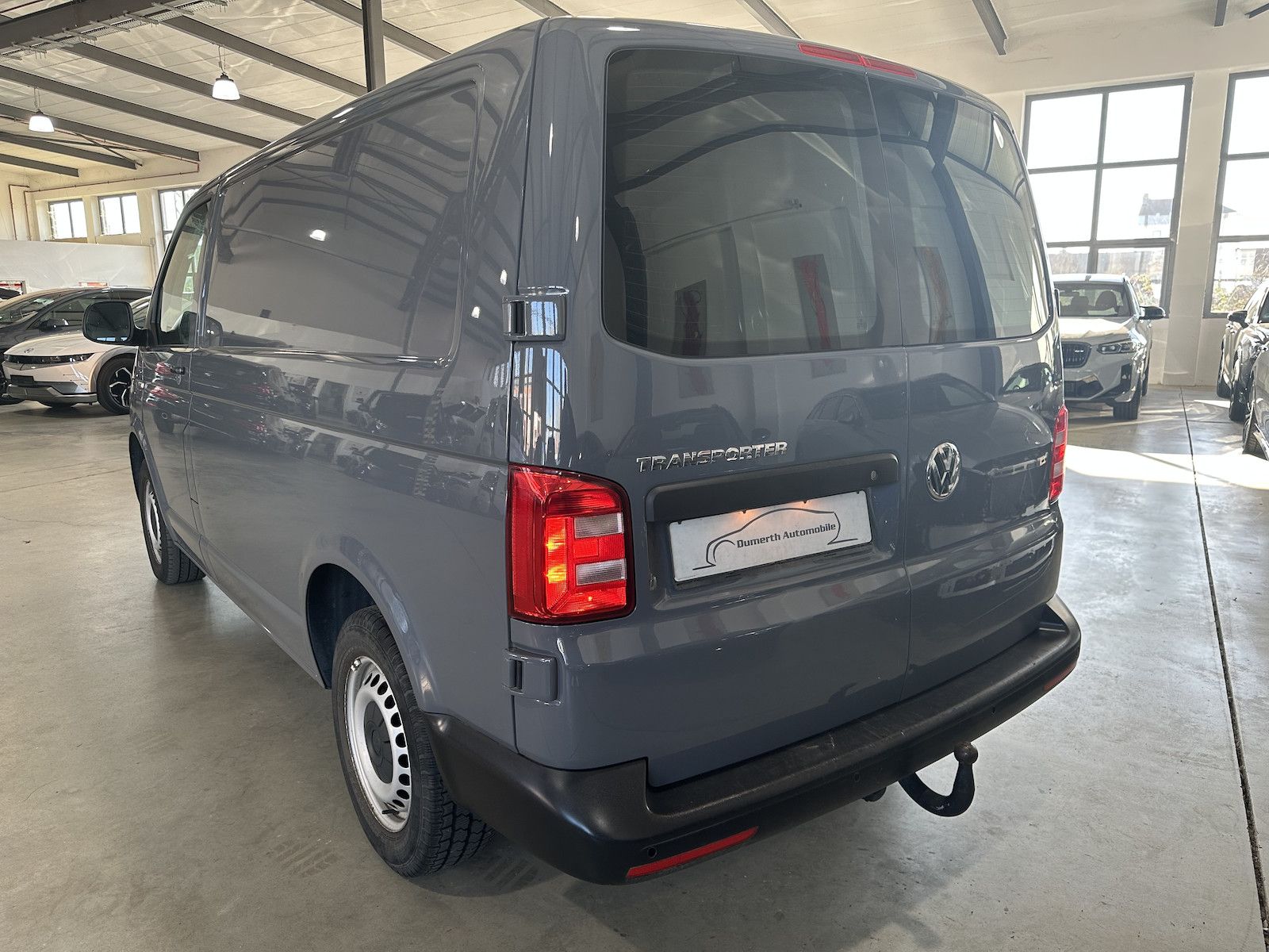 Fahrzeugabbildung Volkswagen T6 Kasten 2.0 TDI Kurz/1.Hd/U-Frei/3-Sitzer/PDC/