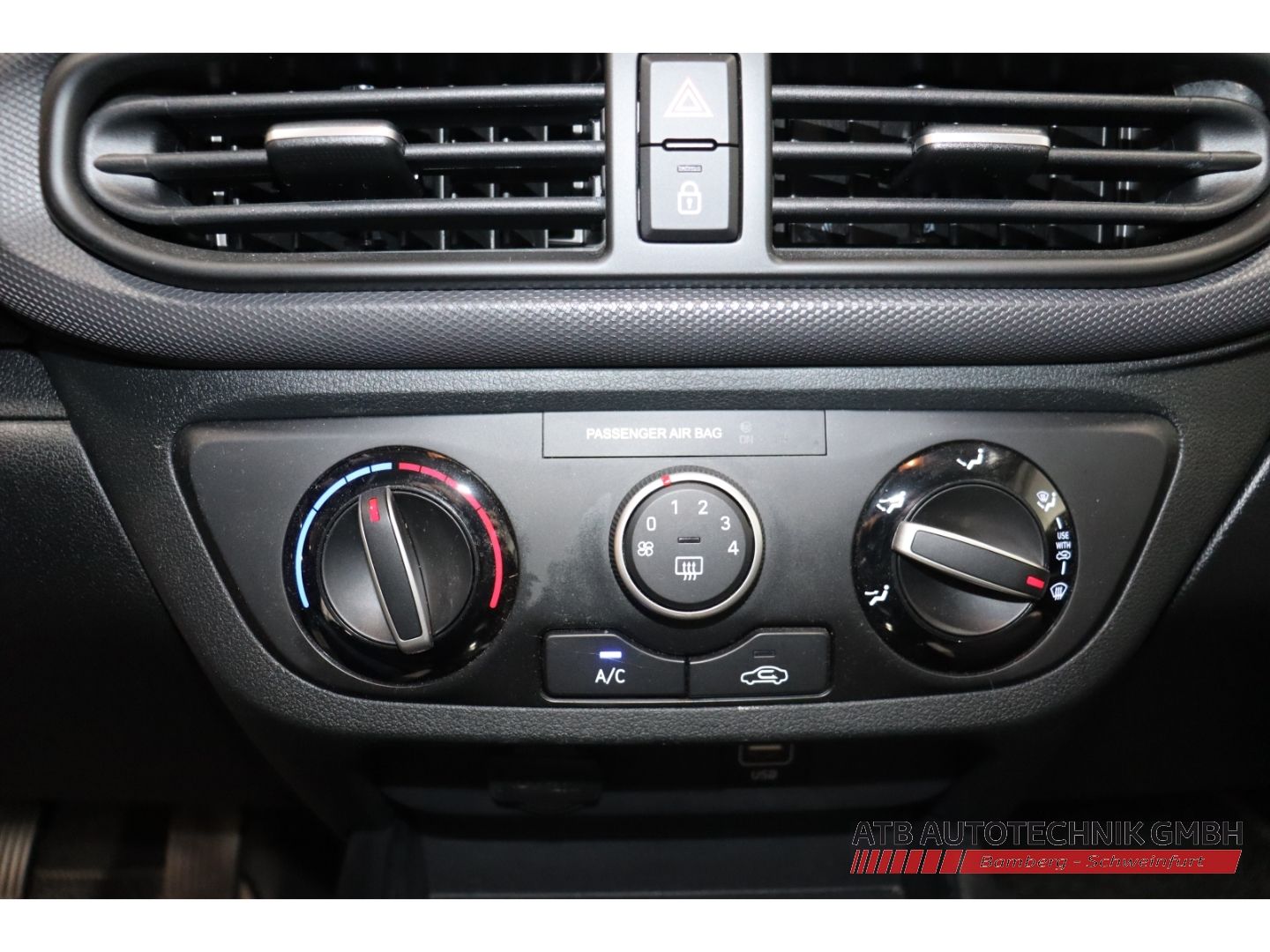 Fahrzeugabbildung Hyundai i10 Trend 1.2l PDC SHZ LenkradHZG Klima Apple Ca