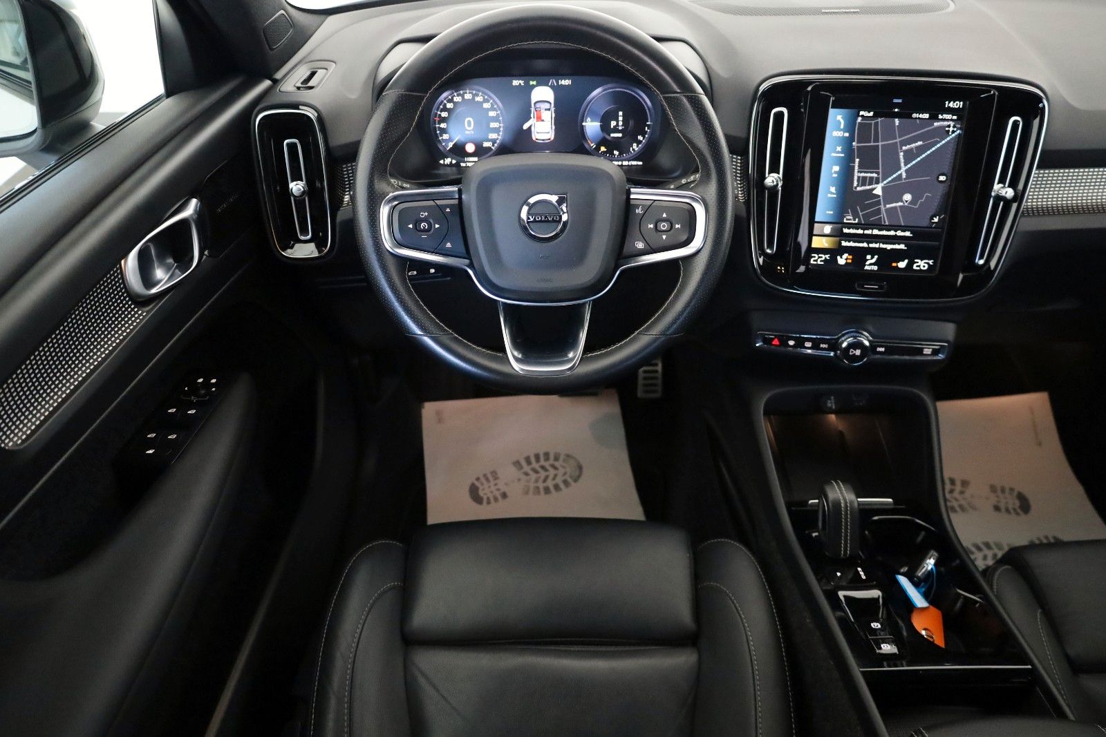 Fahrzeugabbildung Volvo XC40 T5 Recharge R Design Leder,Navi,PanDach,360
