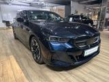BMW i5 Limousine M60 xDrive/PANO/HEAD-UP/360 KAMERA - BMW i5 in Stuttgart