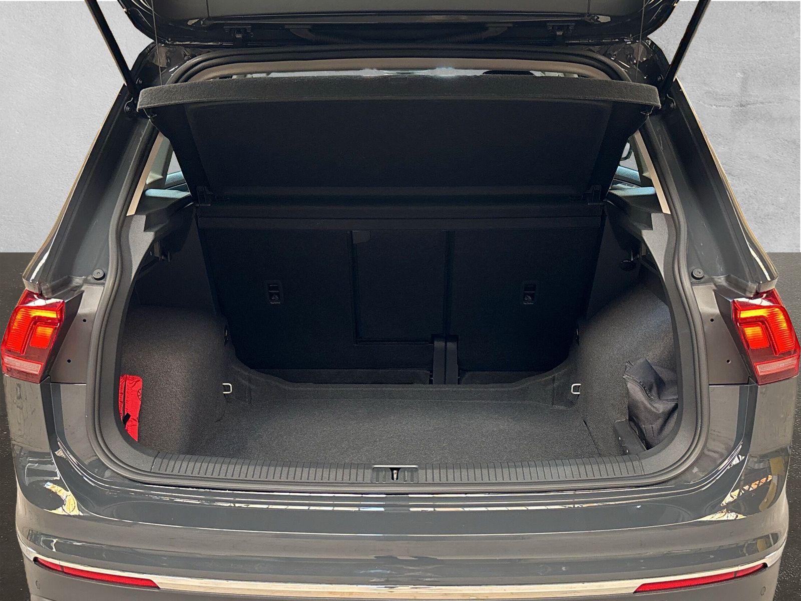 Fahrzeugabbildung Volkswagen Tiguan Life 2.0 TDI DSG AHK App-Connect RFK