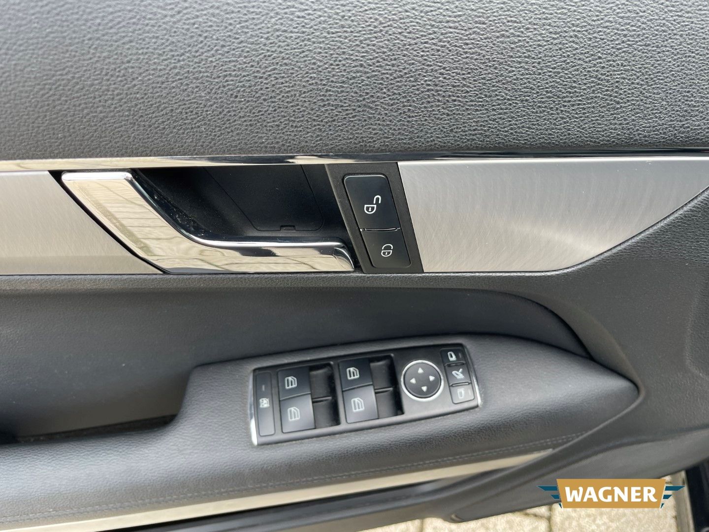 Fahrzeugabbildung Mercedes-Benz E 250 Coupe CGI BlueEfficiency Automatik