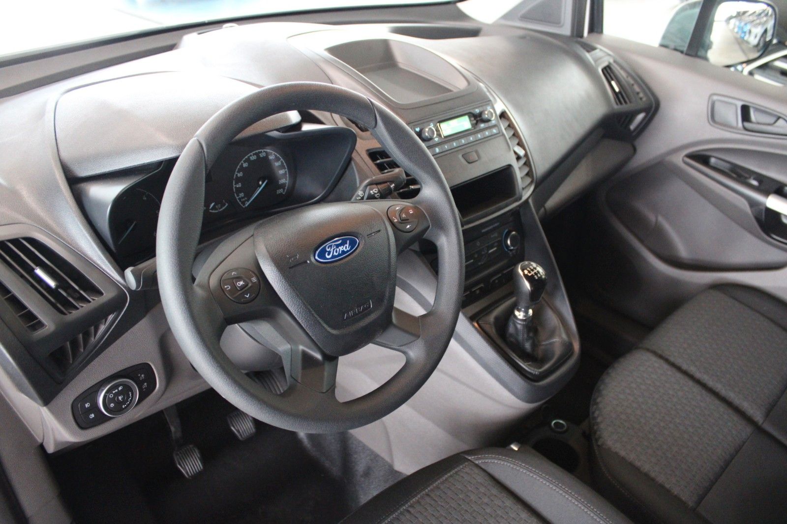 Fahrzeugabbildung Ford Transit Connect TREND L2 KLIMA PDC AHK