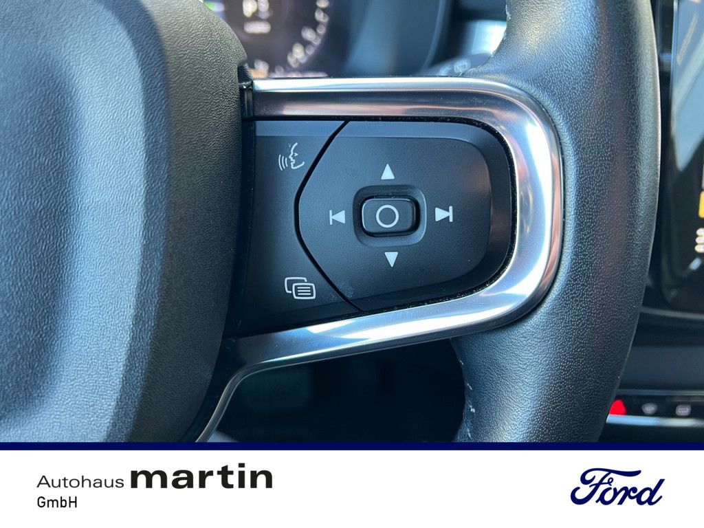 Fahrzeugabbildung Volvo XC40 1.5 R Design Expression Recharge Plug-In Hy
