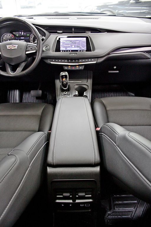 Cadillac XT4 350T AWD LUXURY PANO KAMERA TOTW SPUR BOSE
