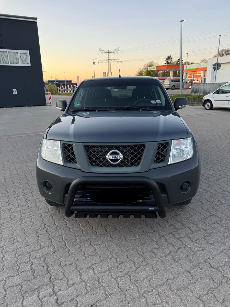 Nissan Navara Pickup Double Cab XE 4X4
