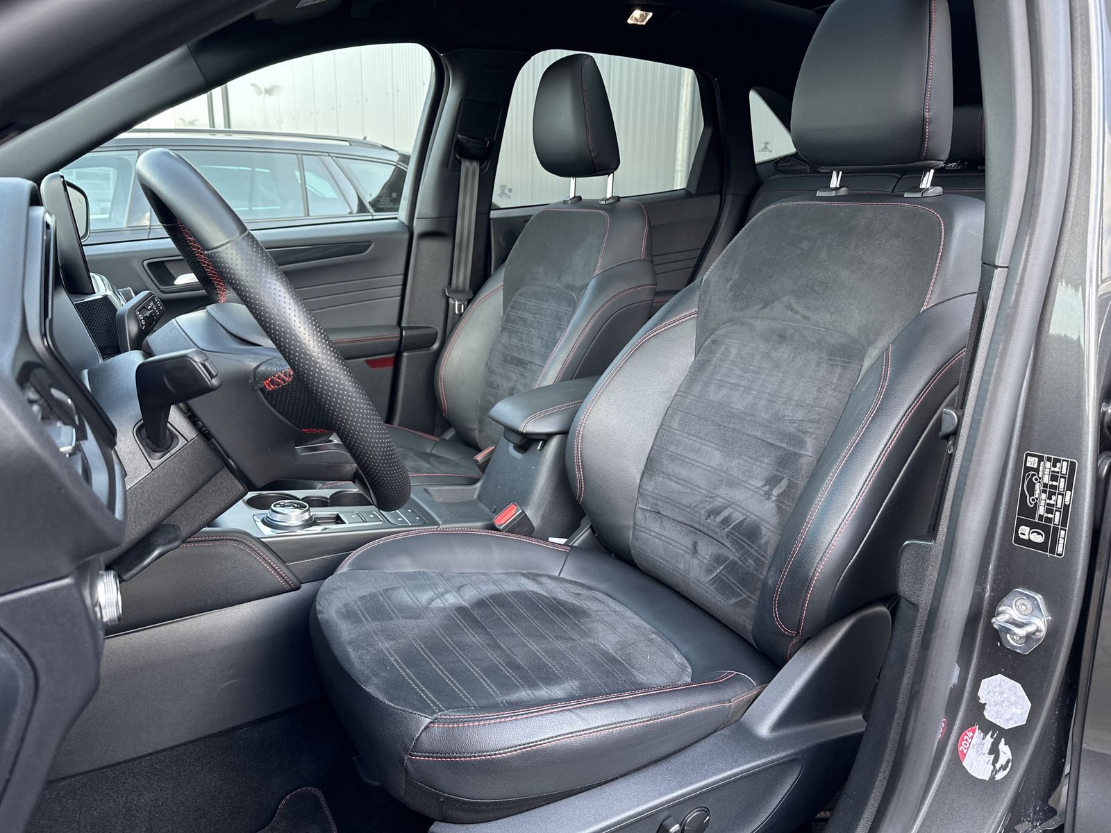 Fahrzeugabbildung Ford Kuga 2.5 Duratec PHEV ST-Line X NAV+LED+B&O+PANO