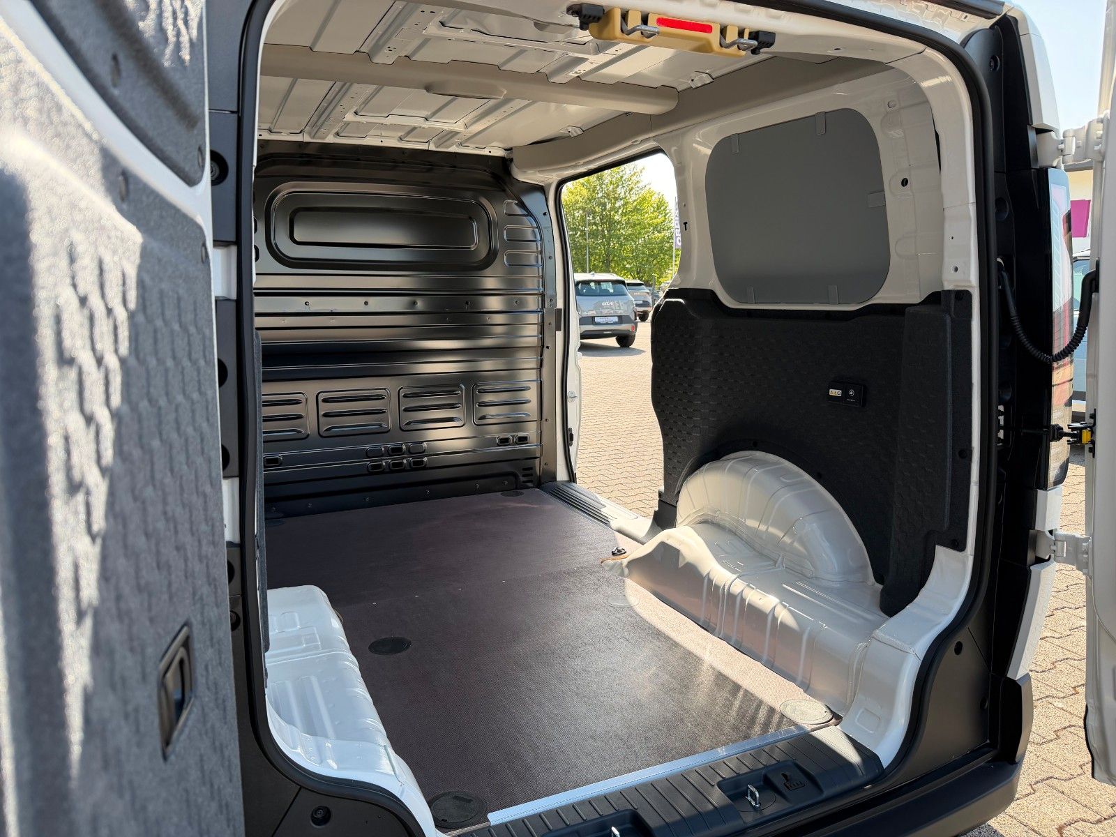 Fahrzeugabbildung Kia PV5 Cargo L2H1 71,2 Elite WP AW Laderaumausklei