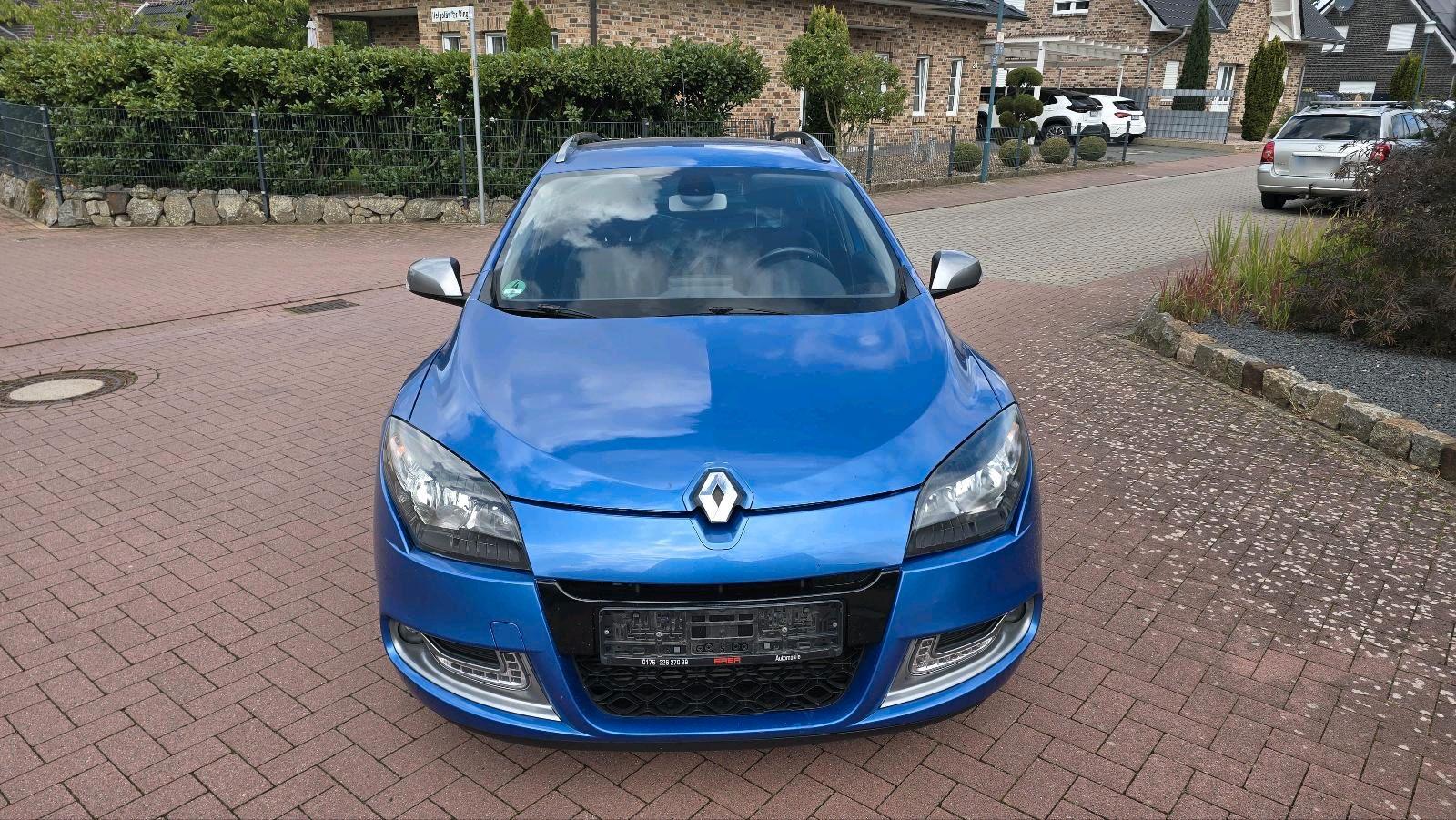 Renault Megane 2012 — rear view