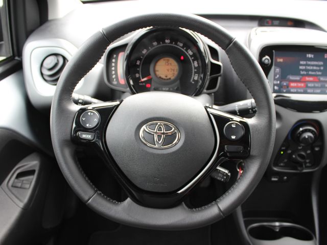 AYGO Team D nur 4.800 KM ! / Rentnerfahrzeug