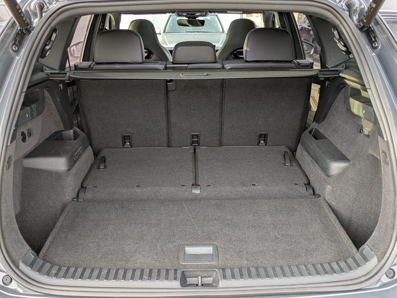 Fahrzeugabbildung Volkswagen Tayron 2.0 TDI 4M R-Line BLACK*7Si*MATRIX*PANO