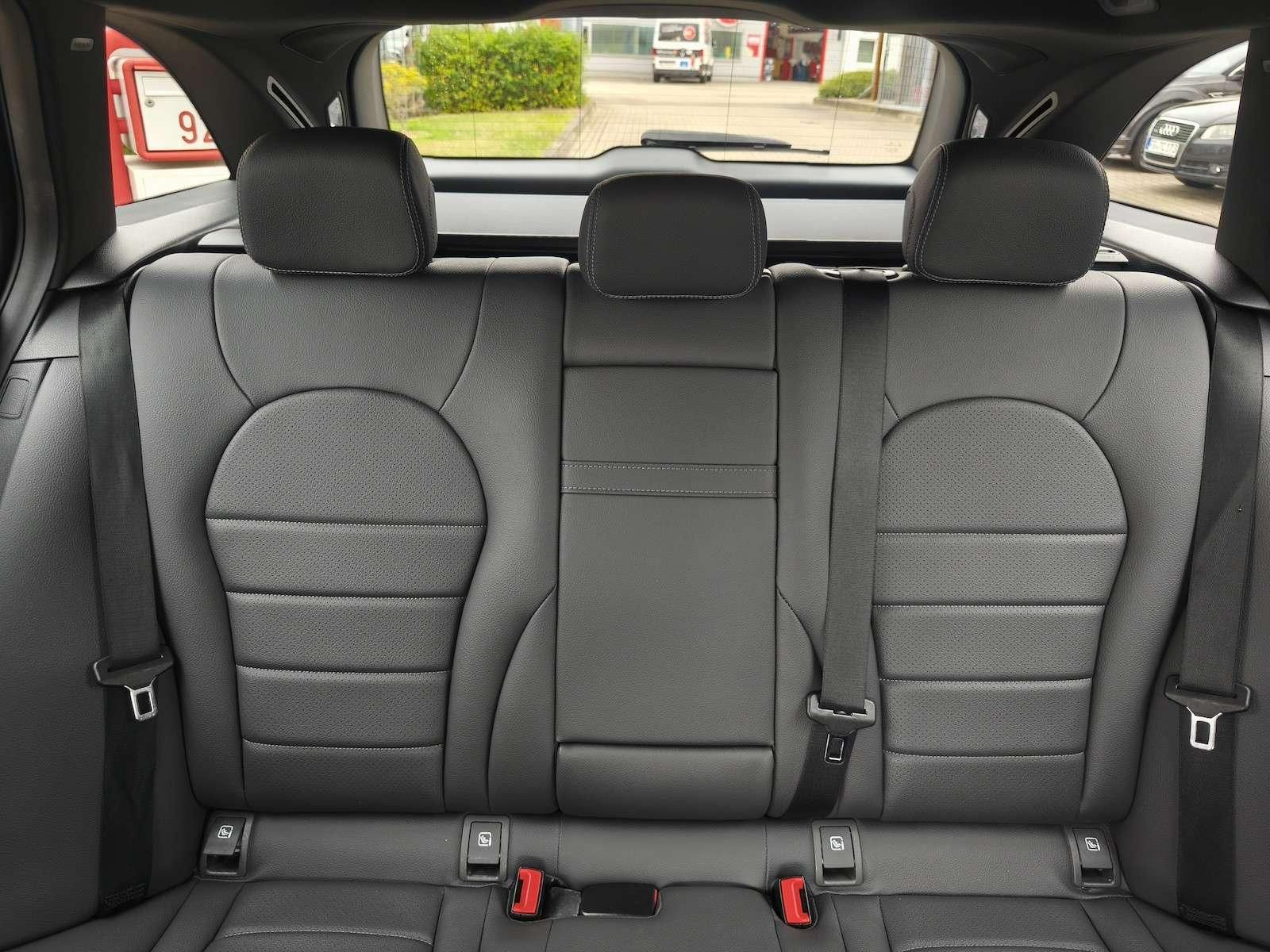 Fahrzeugabbildung Mercedes-Benz C300d T 4Matic Multibeam/Sound/Memory/StandHz