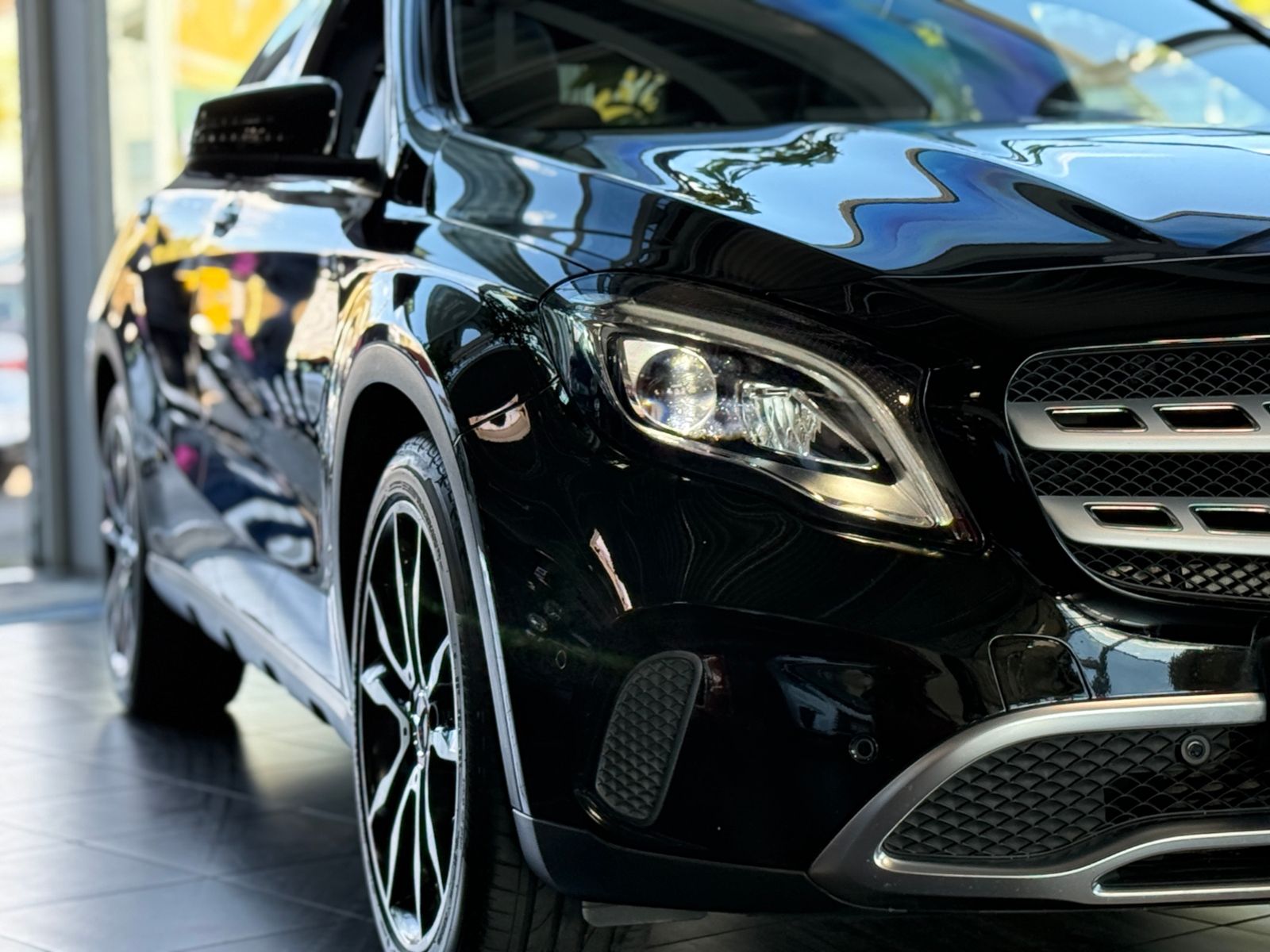 Fahrzeugabbildung Mercedes-Benz GLA 250 4Matic STNDHZ PANO DISTR 360°