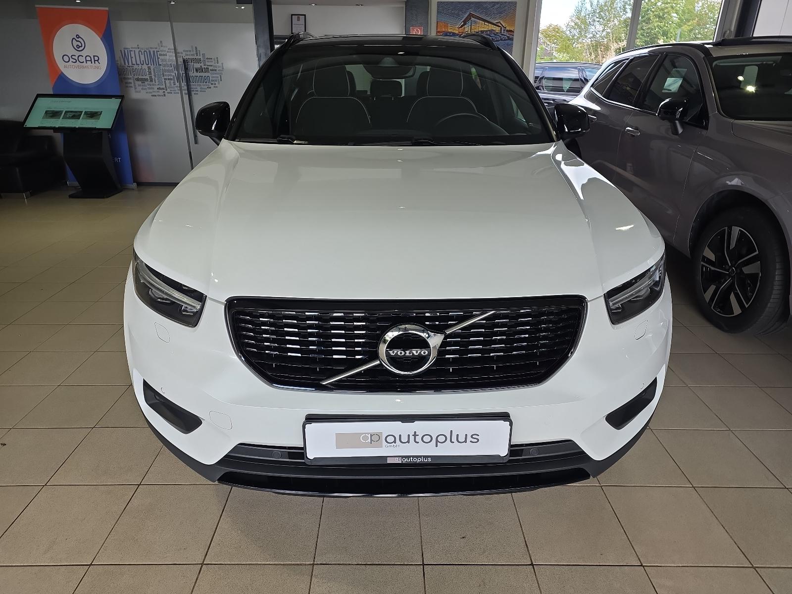 Volvo XC40 B4 R-Design AWD AHK Kamera LED WinterPaket