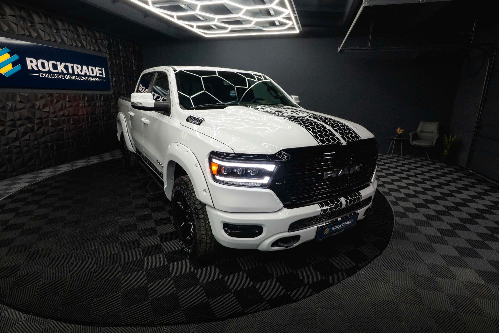 Fahrzeugabbildung Dodge RAM 5.7 V8 HEMI 4x4 OFFROAD Night AXLE LOCK 19%