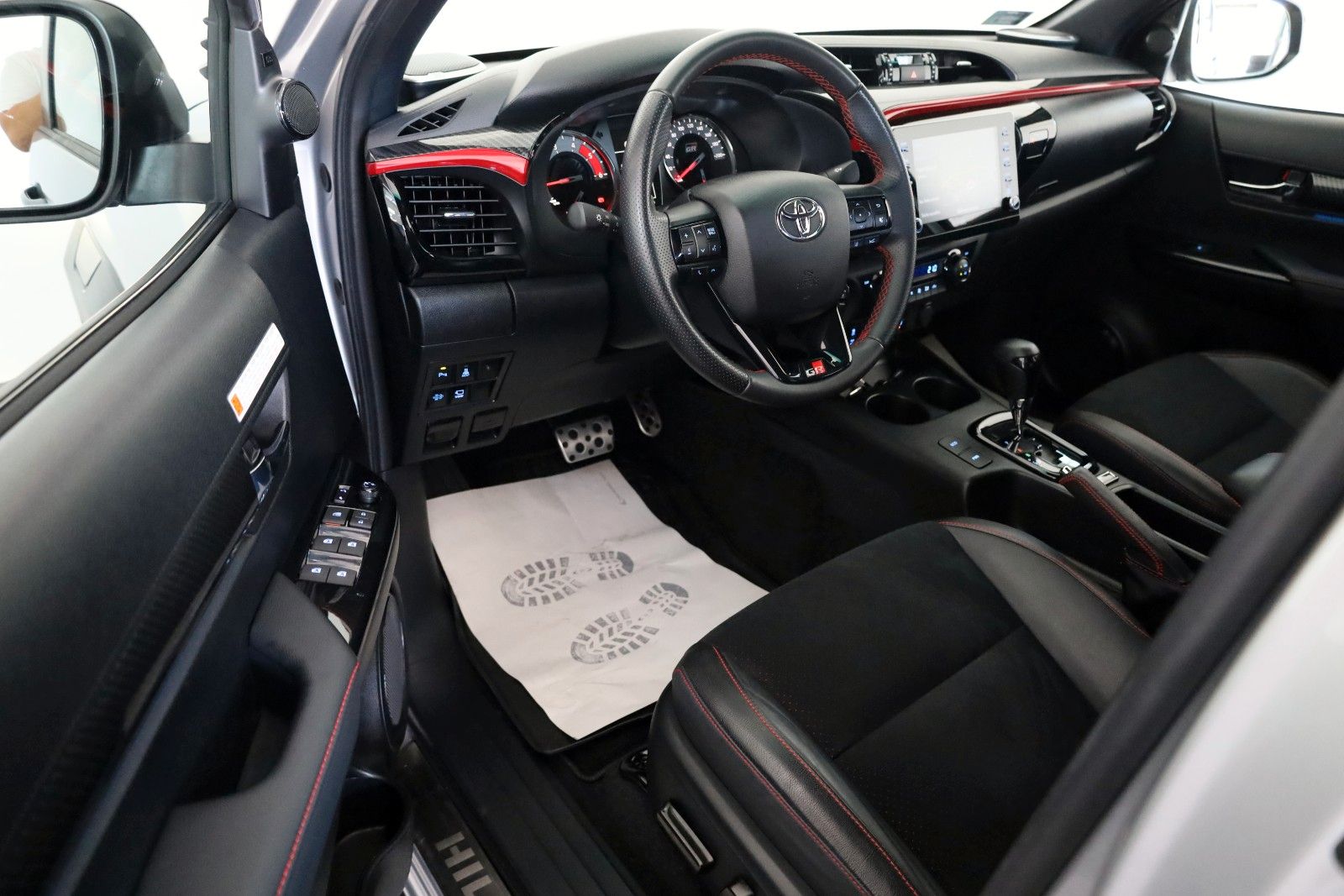 Fahrzeugabbildung Toyota Hilux 2.8 D-4D GR Sport,Alcantara,ACC,Rollo, AHK