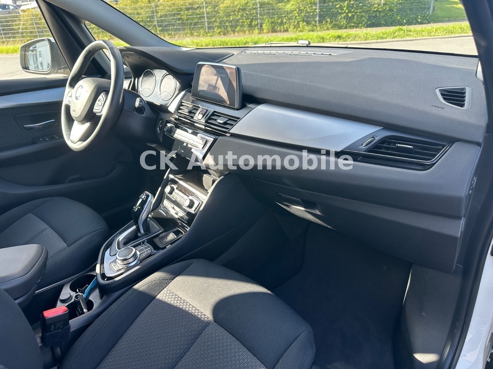 Fahrzeugabbildung BMW 218i Active Tourer Advantage Automatik/Navi/AHK