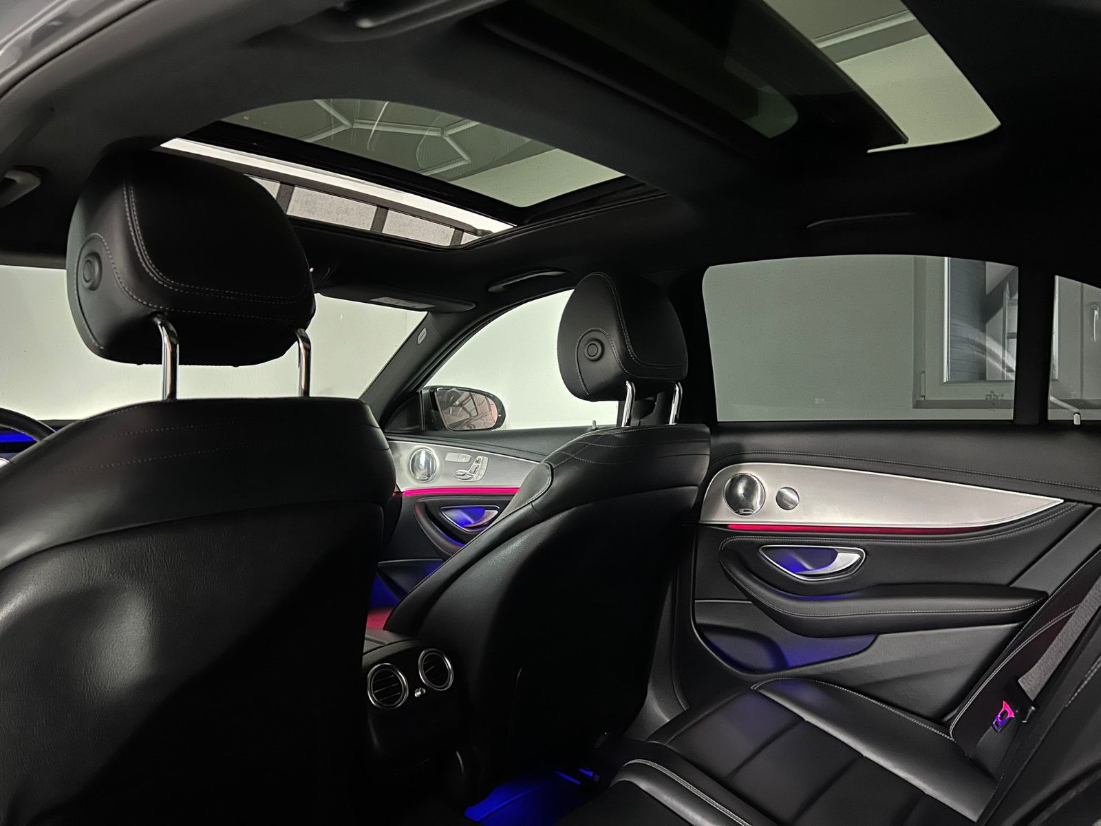 Fahrzeugabbildung Mercedes-Benz E350d AMG-LINE/PANO/BURMESTER/WIDESCREEN/AMBIENT