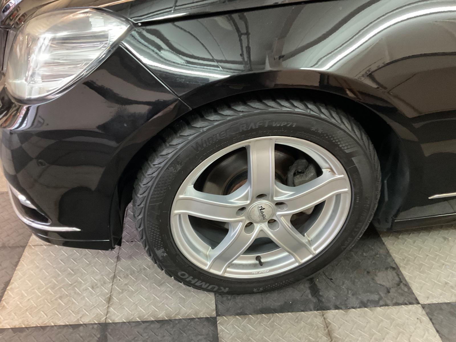 Mercedes-Benz E220 2011 — photo 12