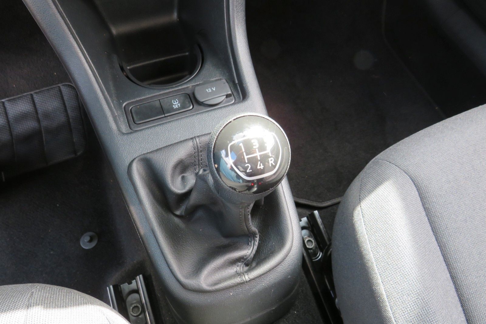 Fahrzeugabbildung Volkswagen up! 4T SITZH. GJ KLIMA TELVOR MAPS&MORE 1.HD