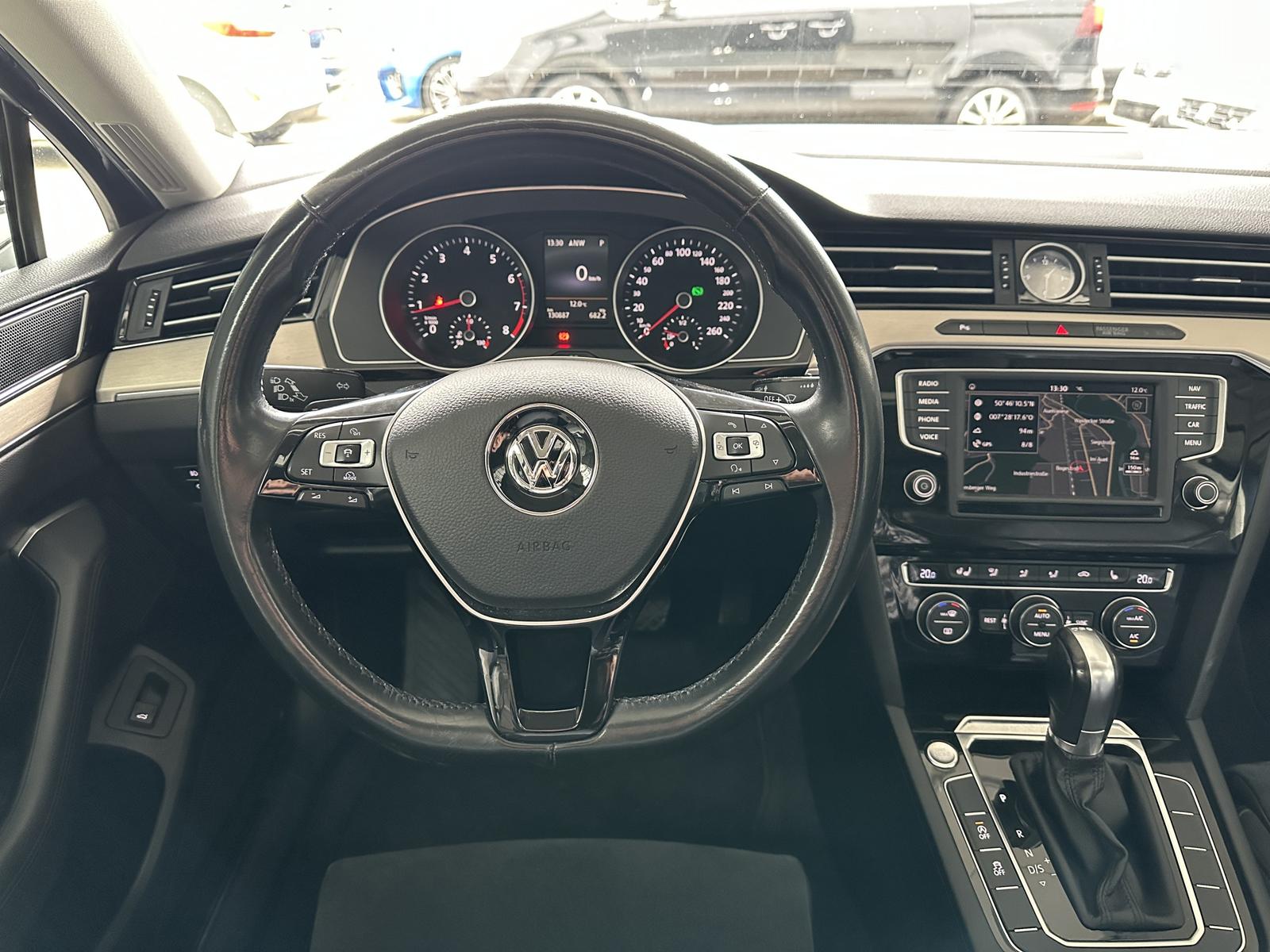 Volkswagen Passat Highline Pano AHK SHZ Navi ACC